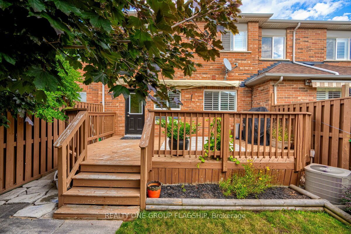 5846 Tenth Line W Property Photo 29