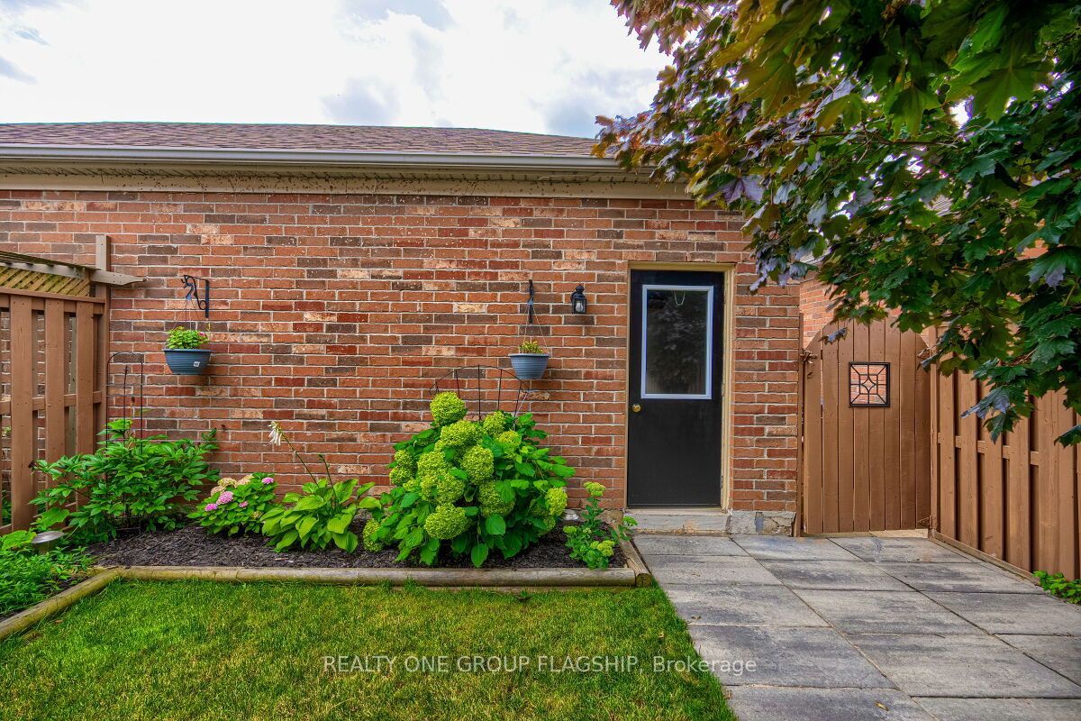 5846 Tenth Line W Property Photo 31