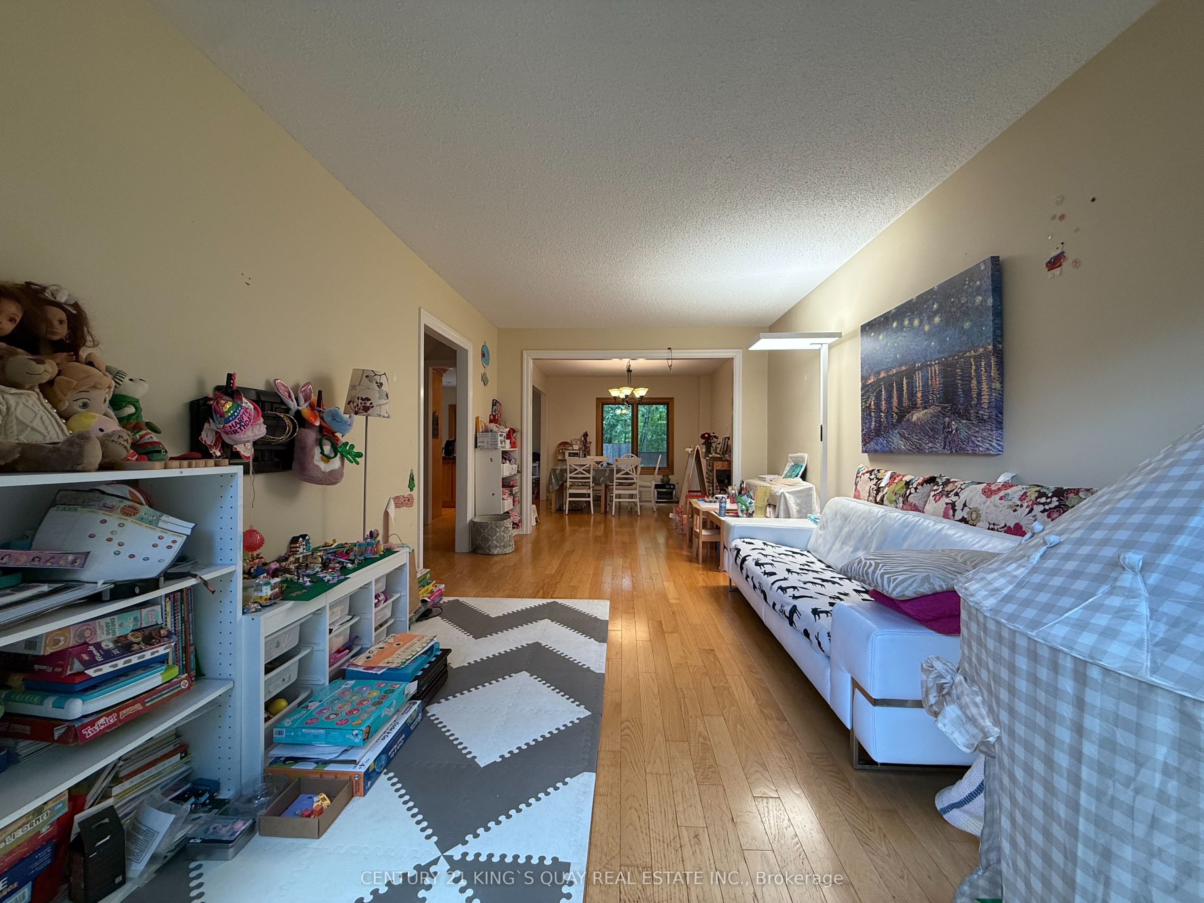 412 Freeman Crescent Property Photo 6