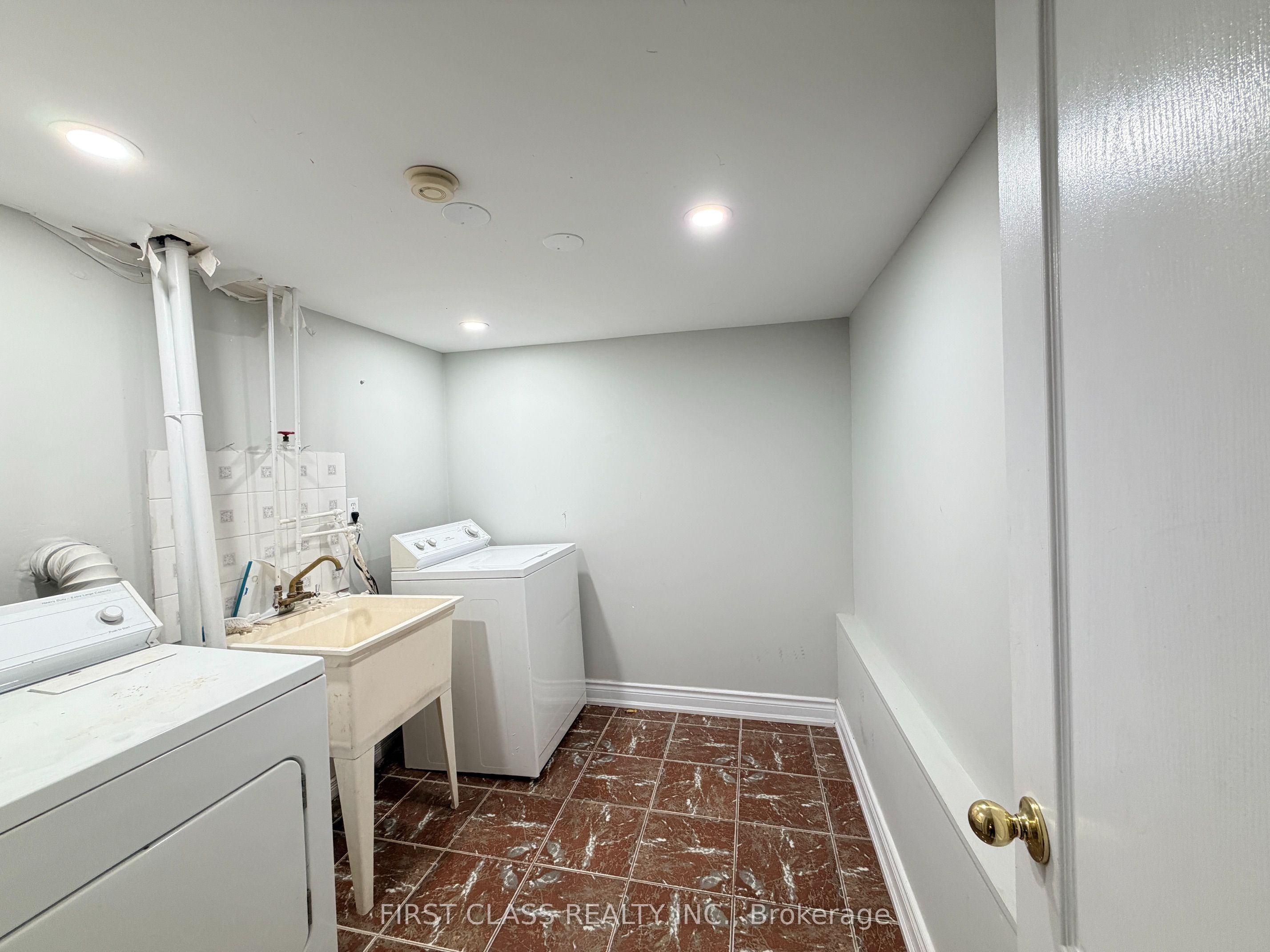 5323 Red Brush Drive Upper Property Photo 14