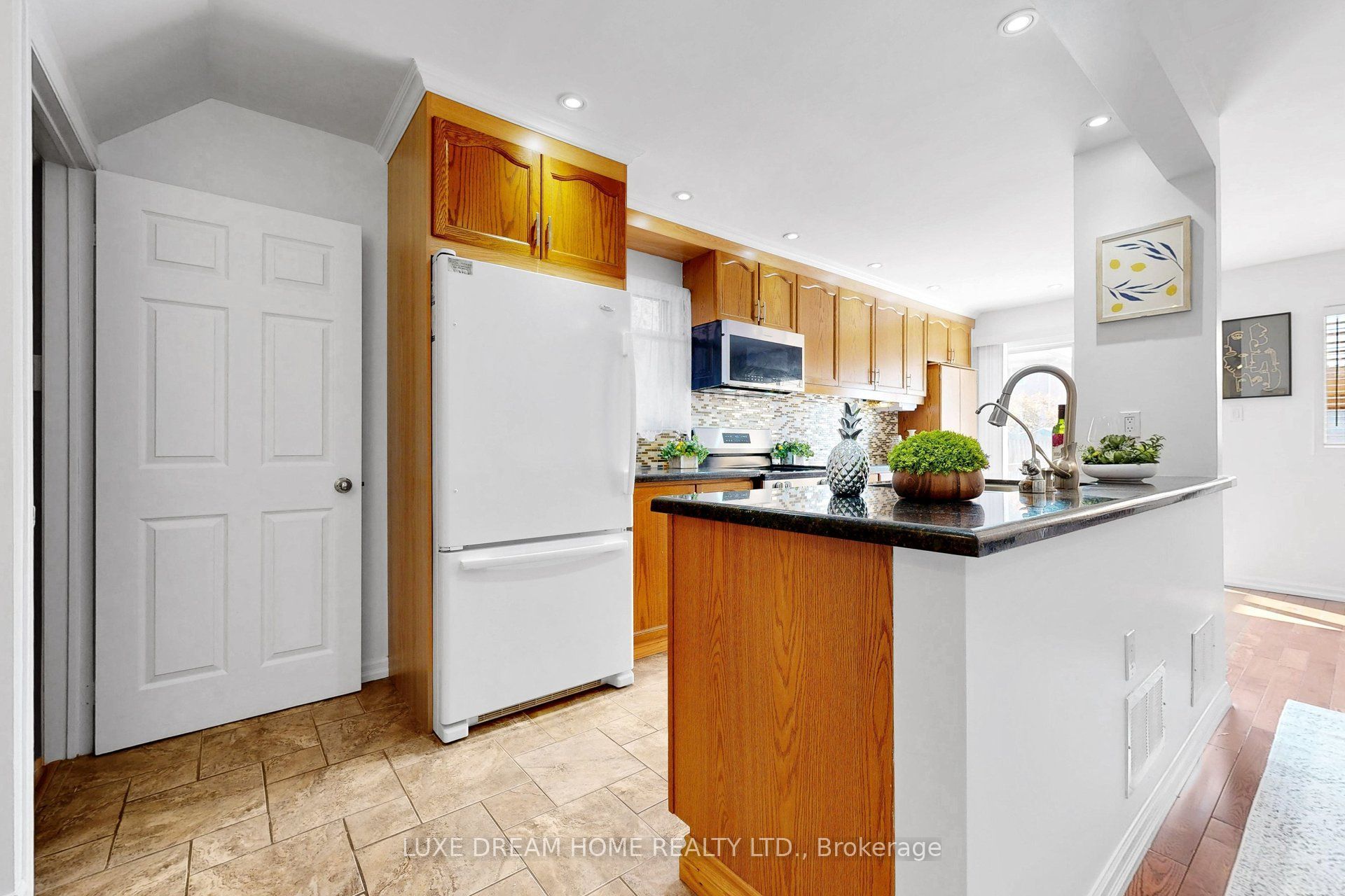 3937 Stoneham Way Property Photo 14