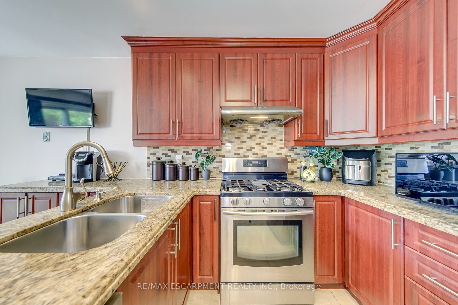 2442 Wynten Way Property Photo 13