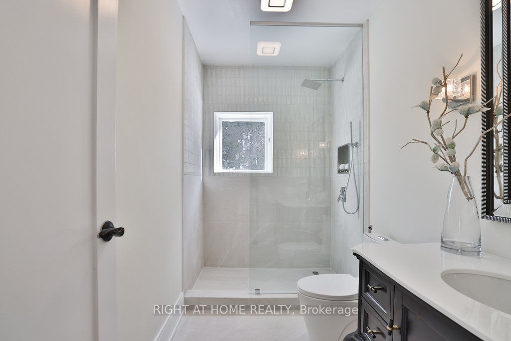 471 Country Club Crescent Property Photo 19