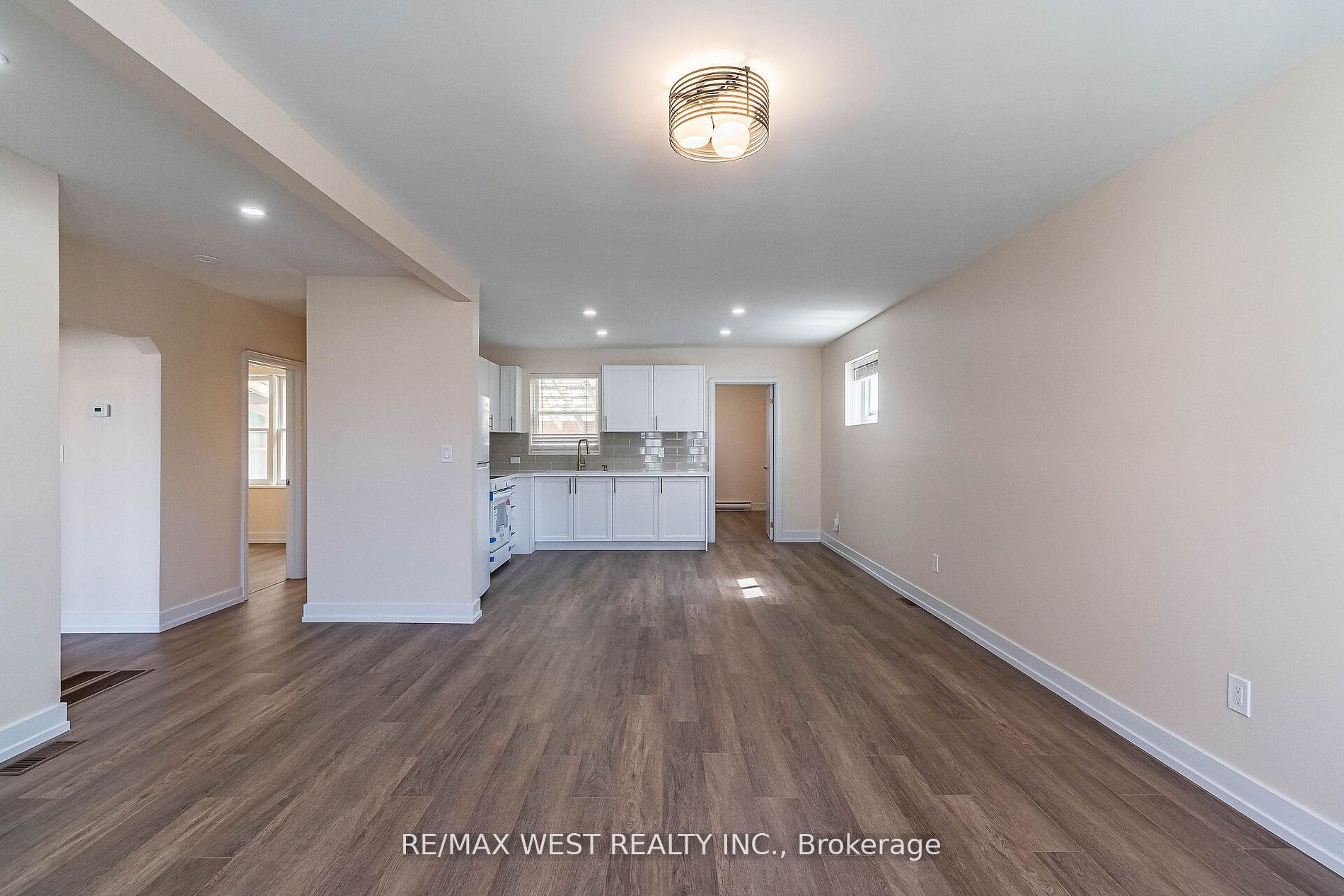 7 Highland Hill Property Photo 5