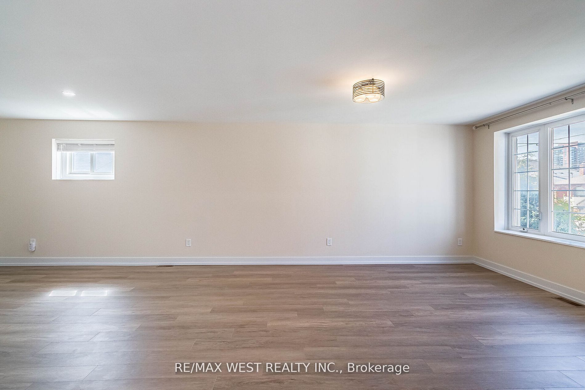 7 Highland Hill Property Photo 7