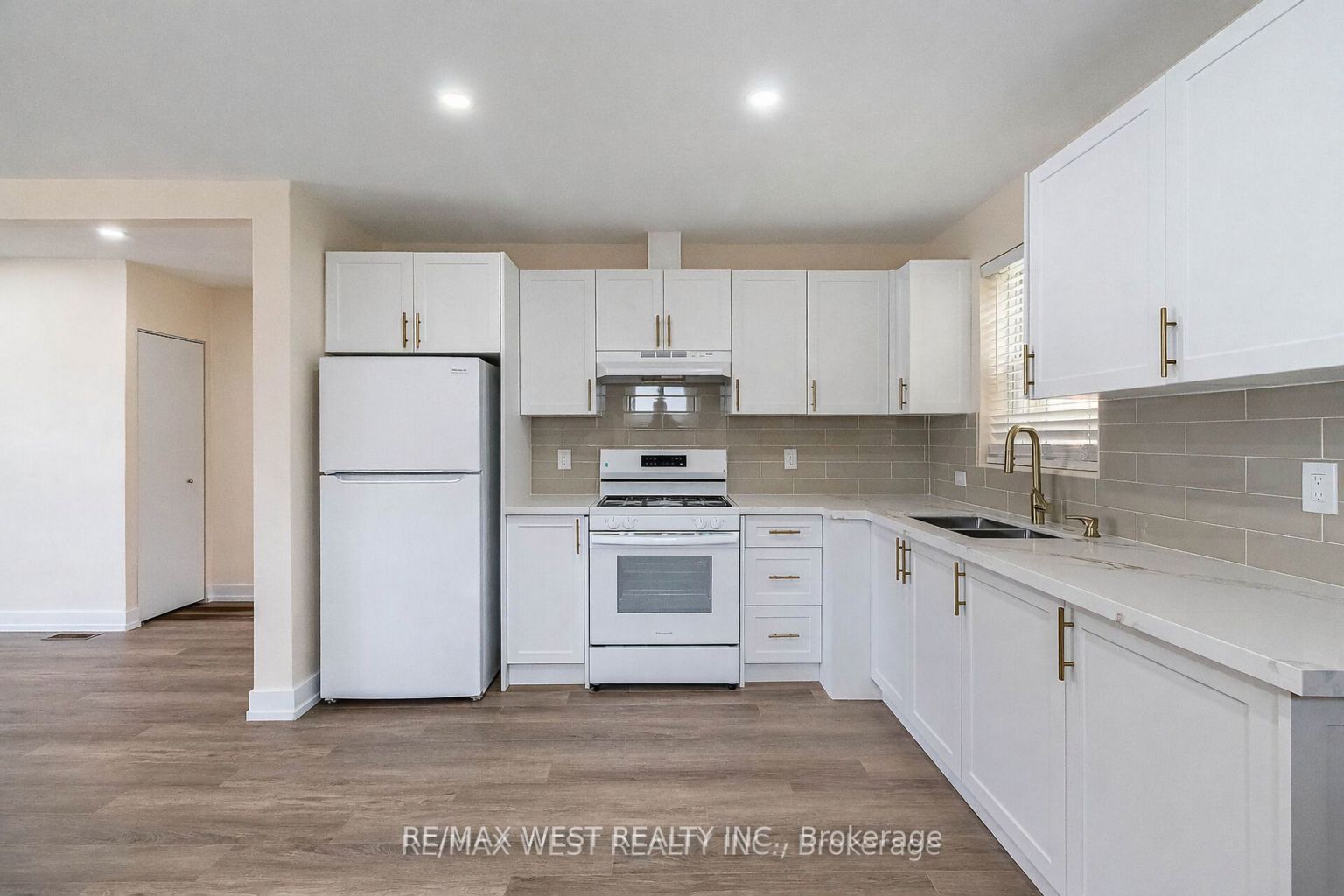 7 Highland Hill Property Photo 9