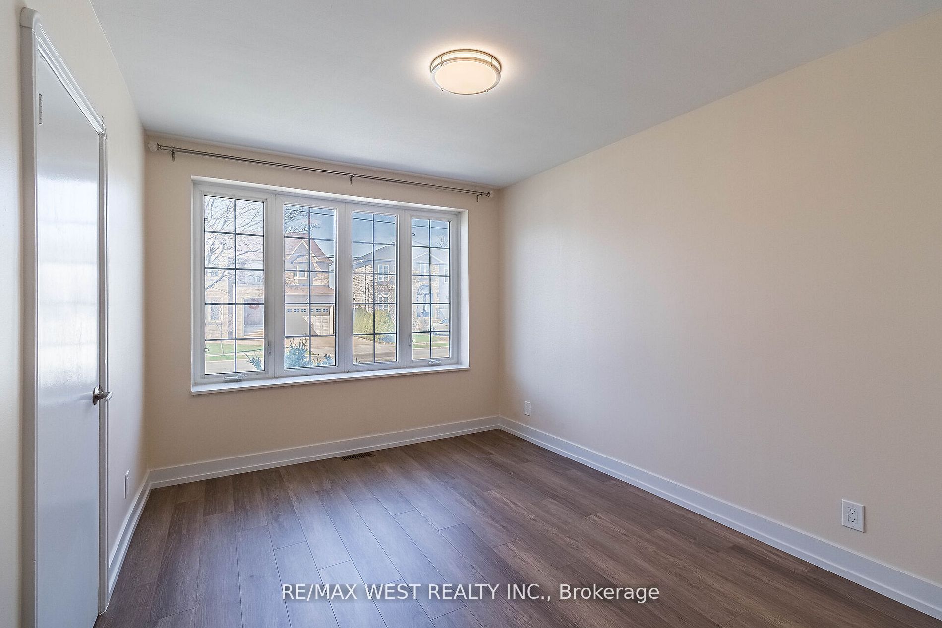 7 Highland Hill Property Photo 13