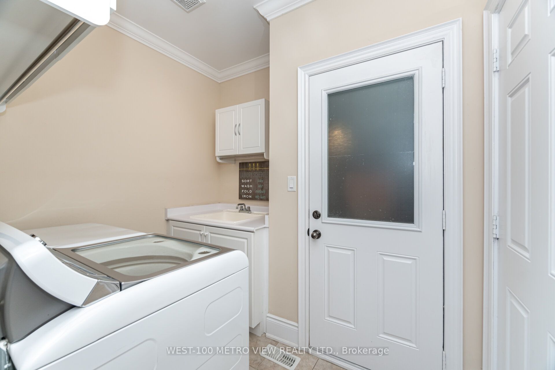 4 Ivor Crescent Property Photo 33