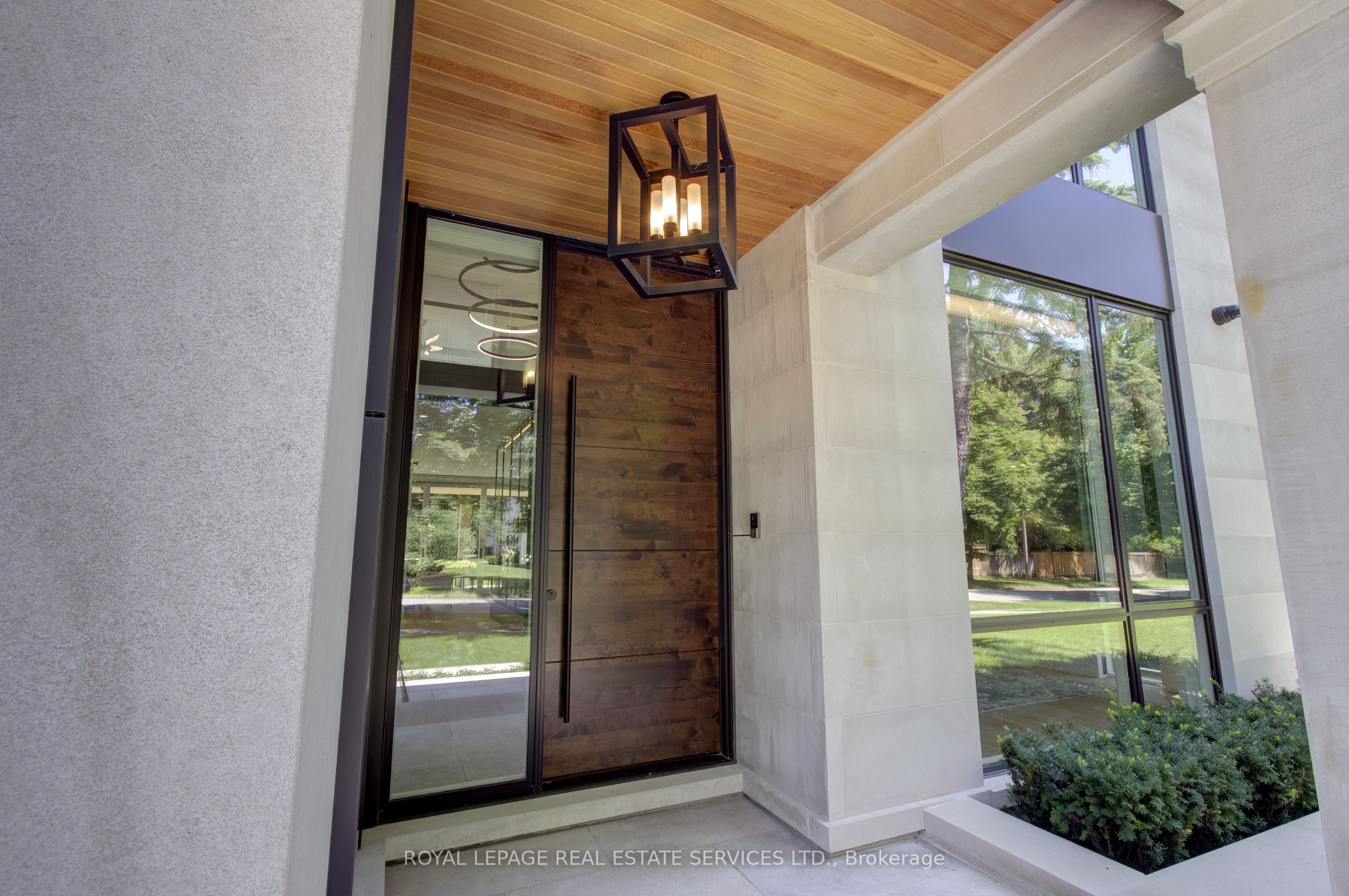 1472 Oakhill Drive Property Photo 2