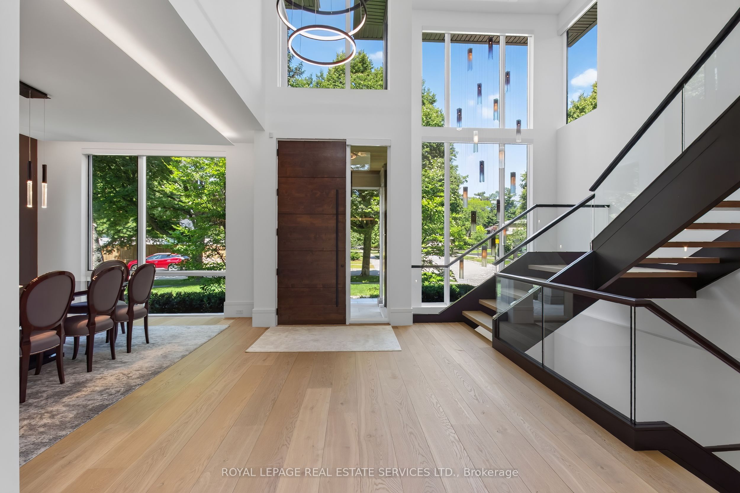 1472 Oakhill Drive Property Photo 3