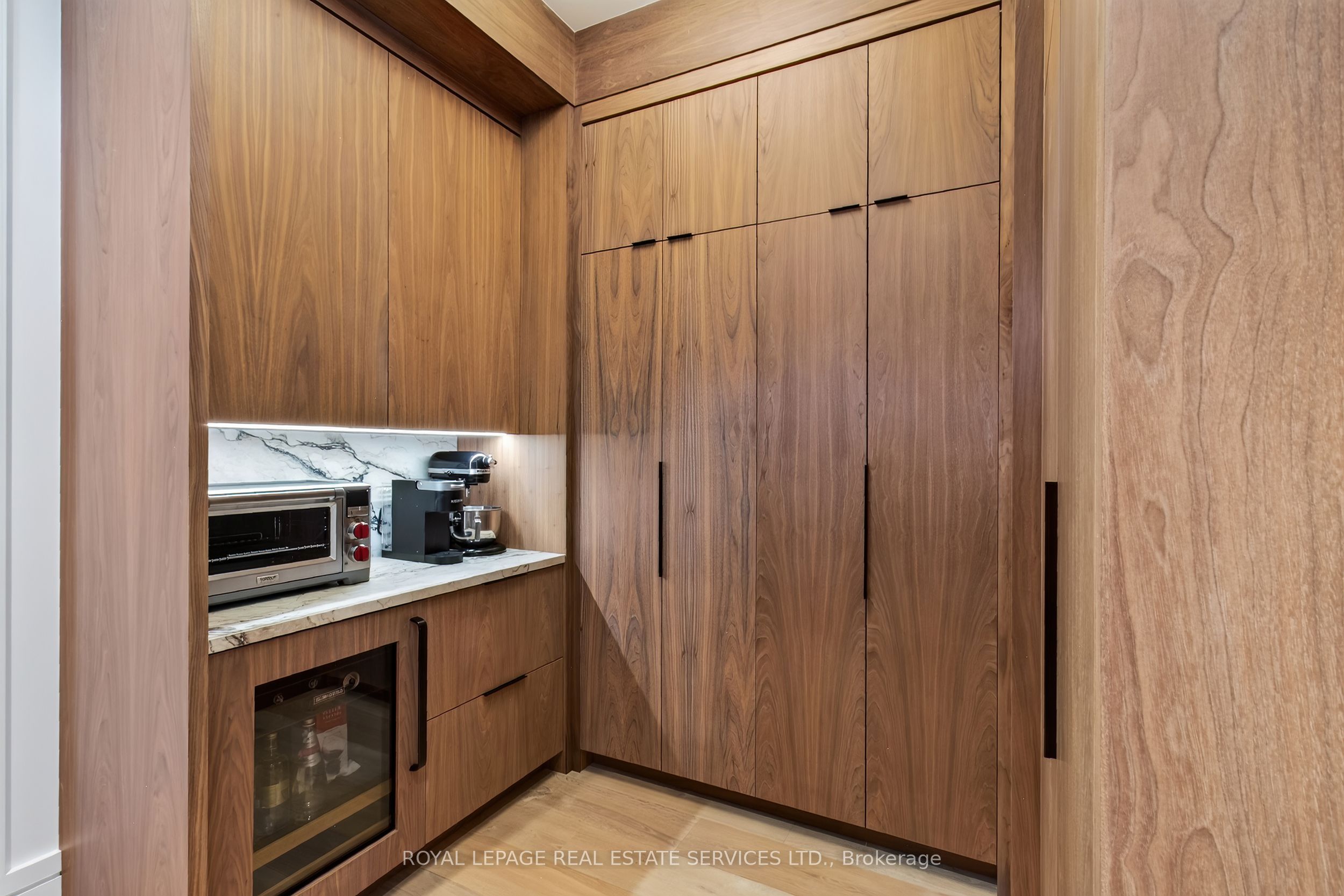 1472 Oakhill Drive Property Photo 7