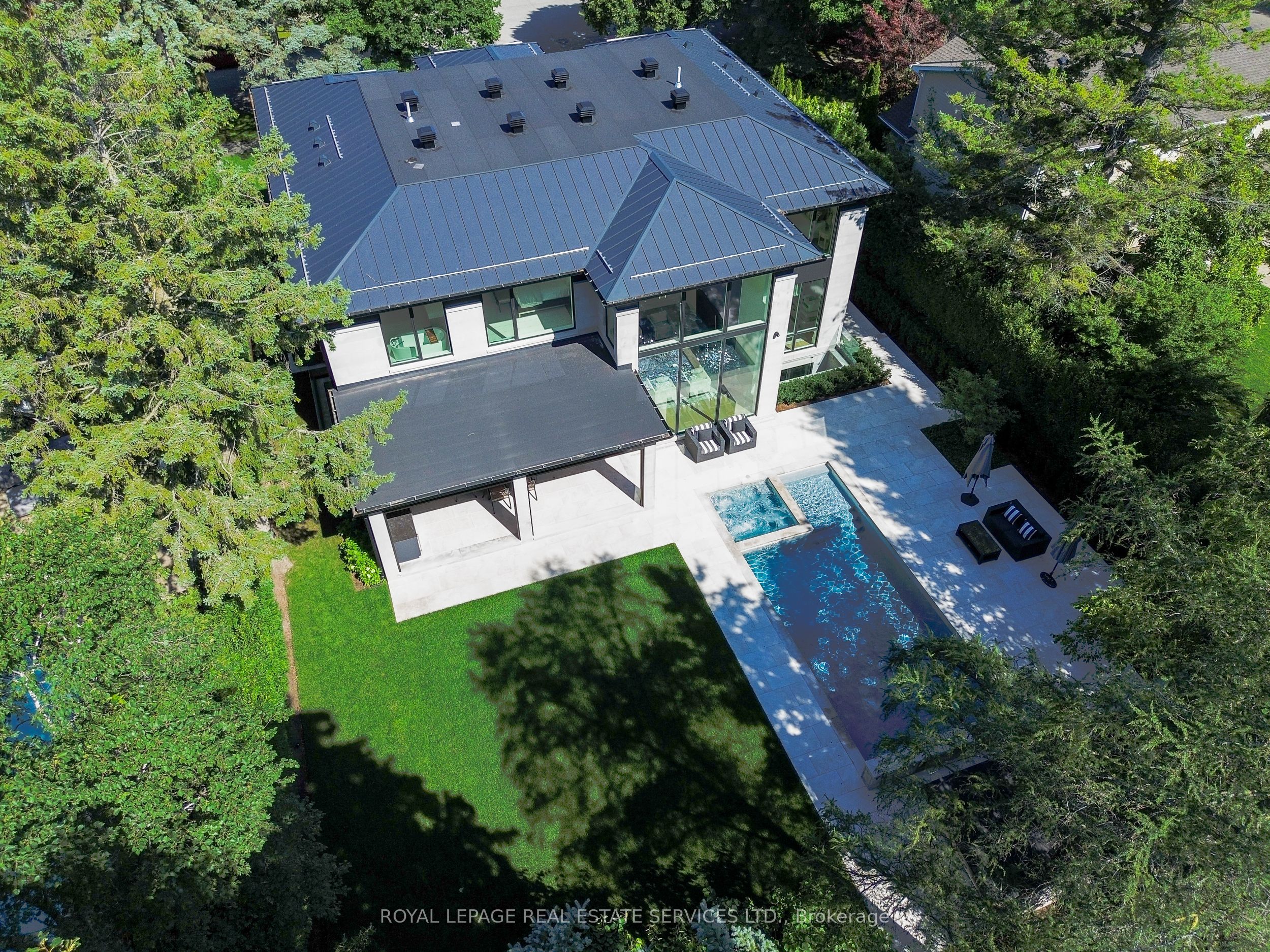 1472 Oakhill Drive Property Photo 49