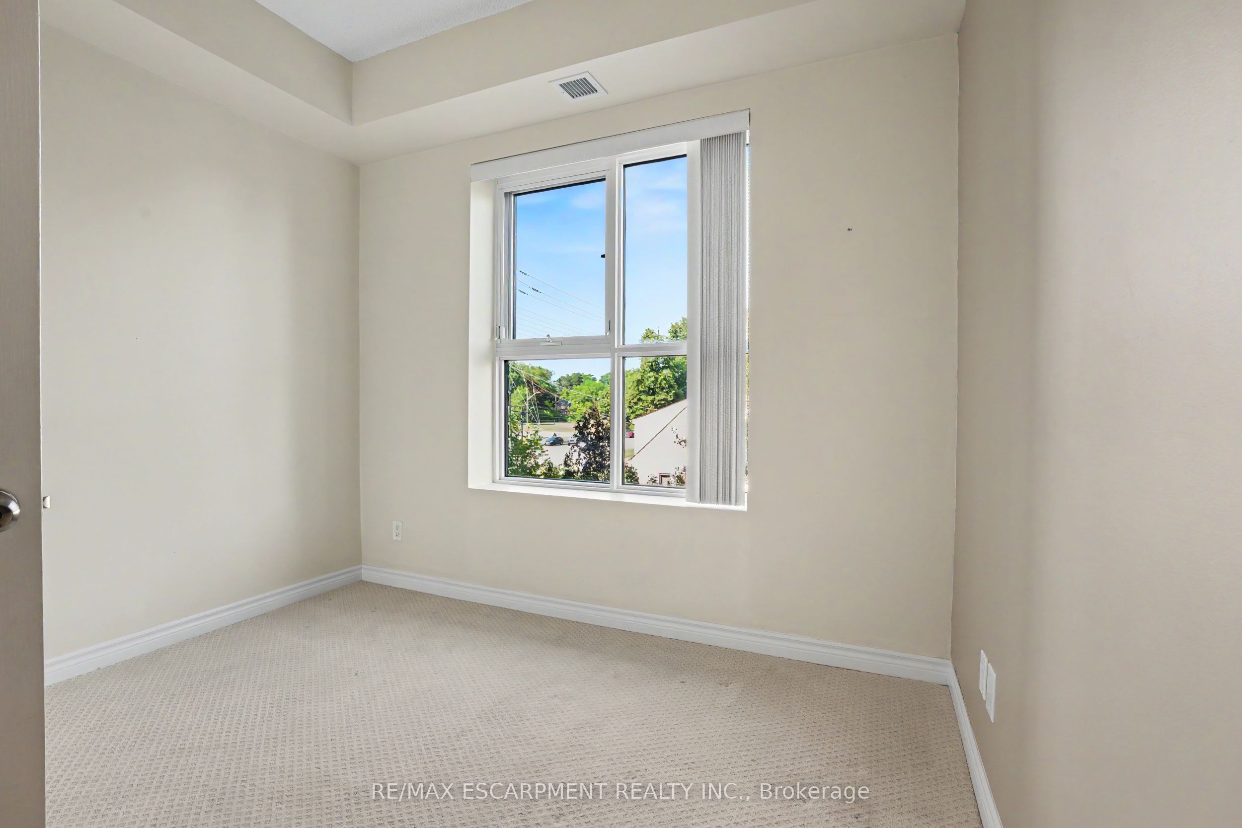 34 Plains Road E 206 Property Photo 17