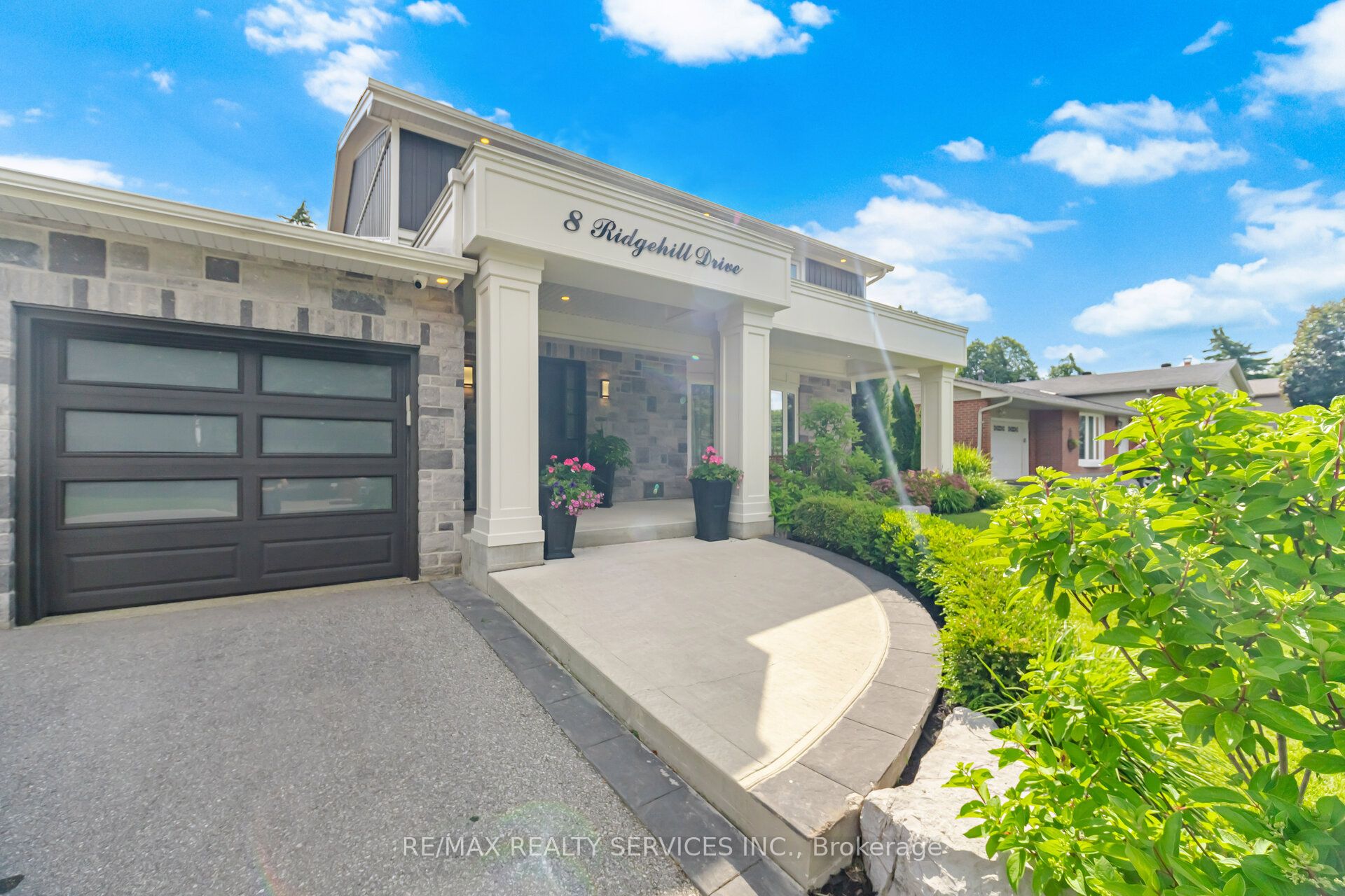 8 Ridgehill Drive Property Photo 4