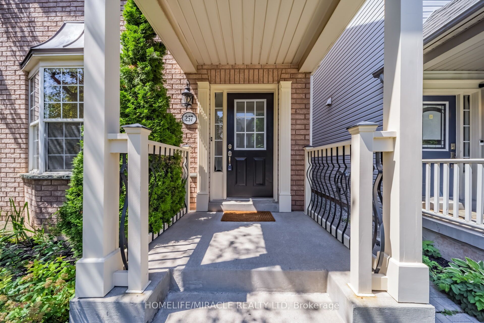 257 Gatwick Drive Property Photo 2