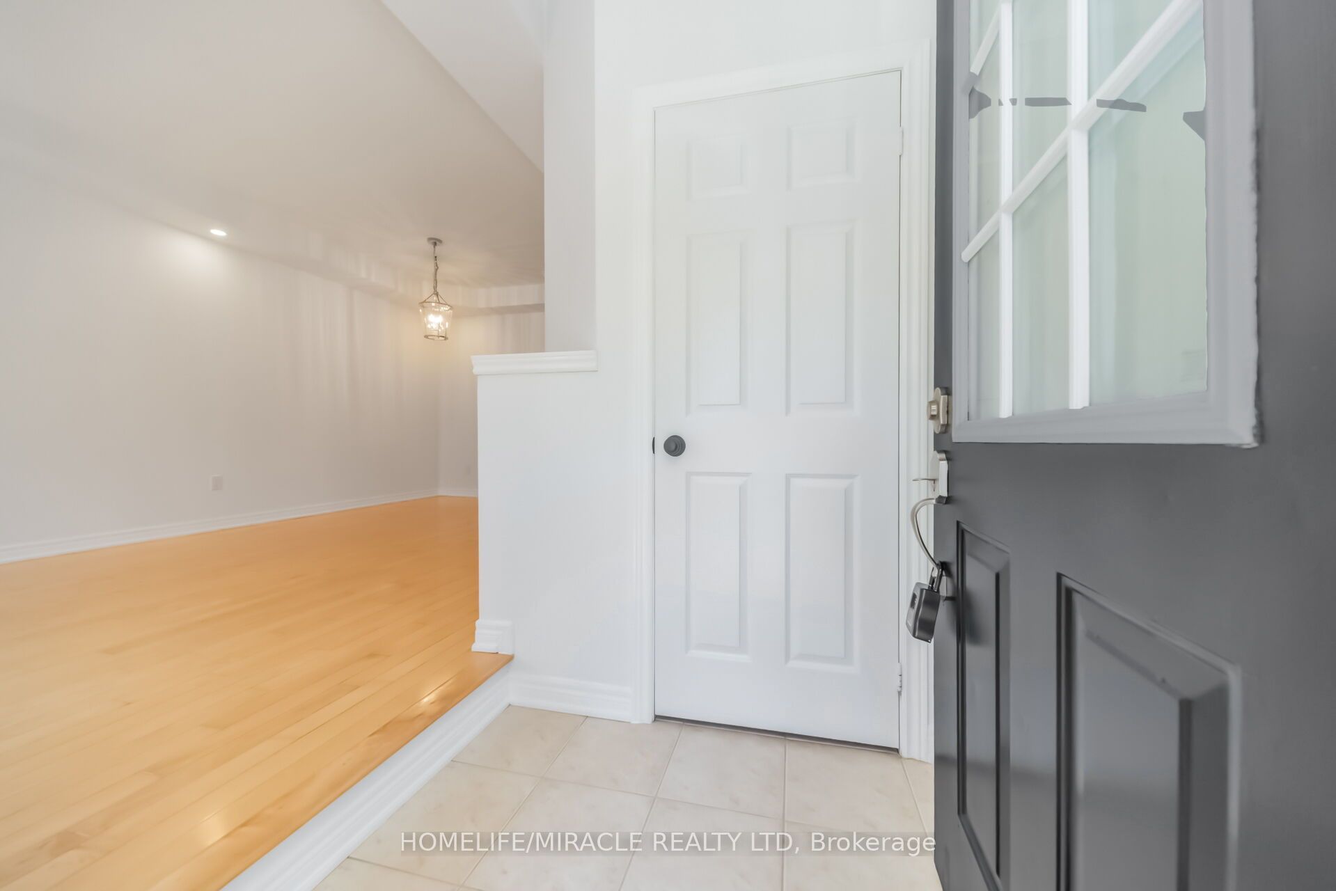 257 Gatwick Drive Property Photo 3