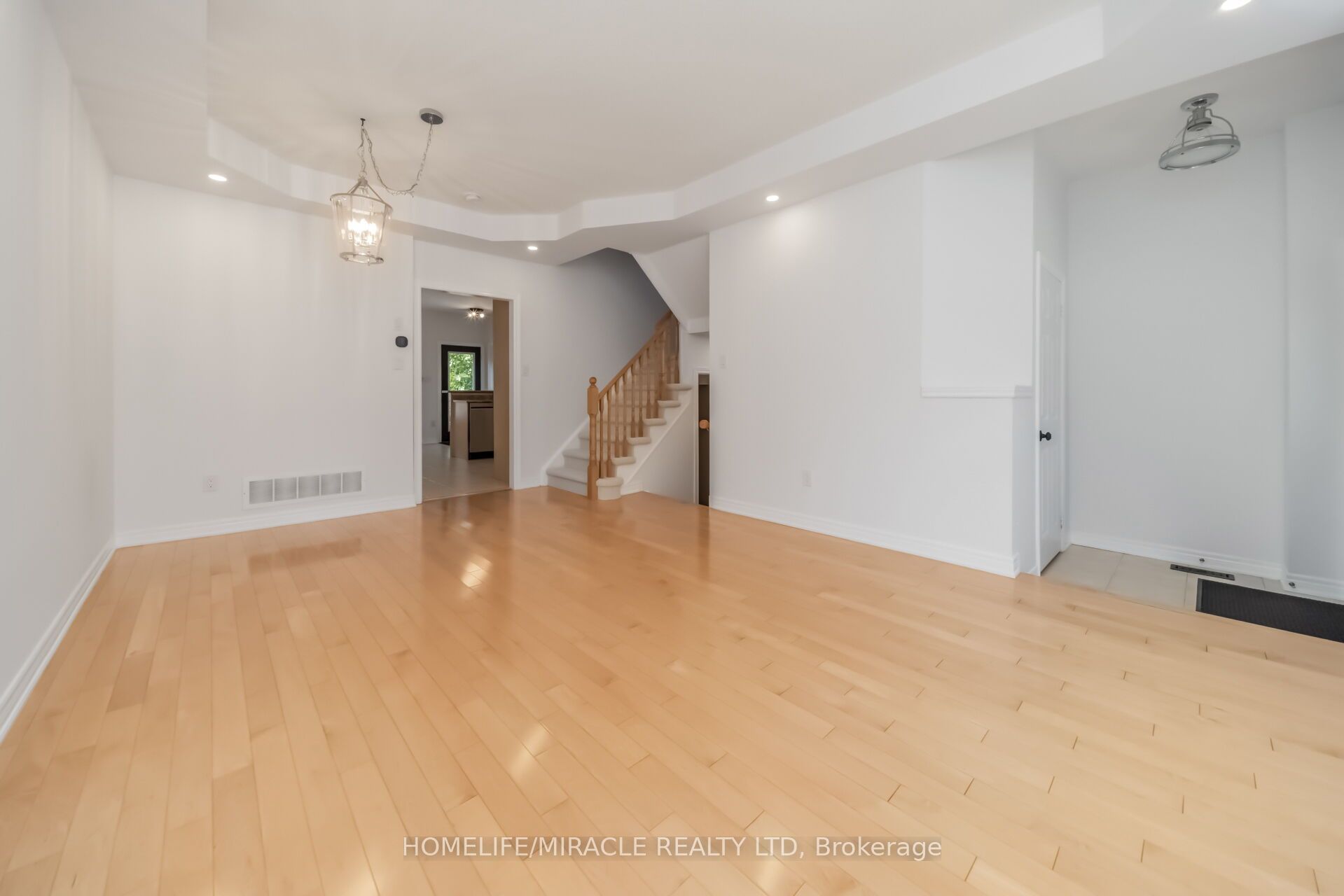 257 Gatwick Drive Property Photo 4