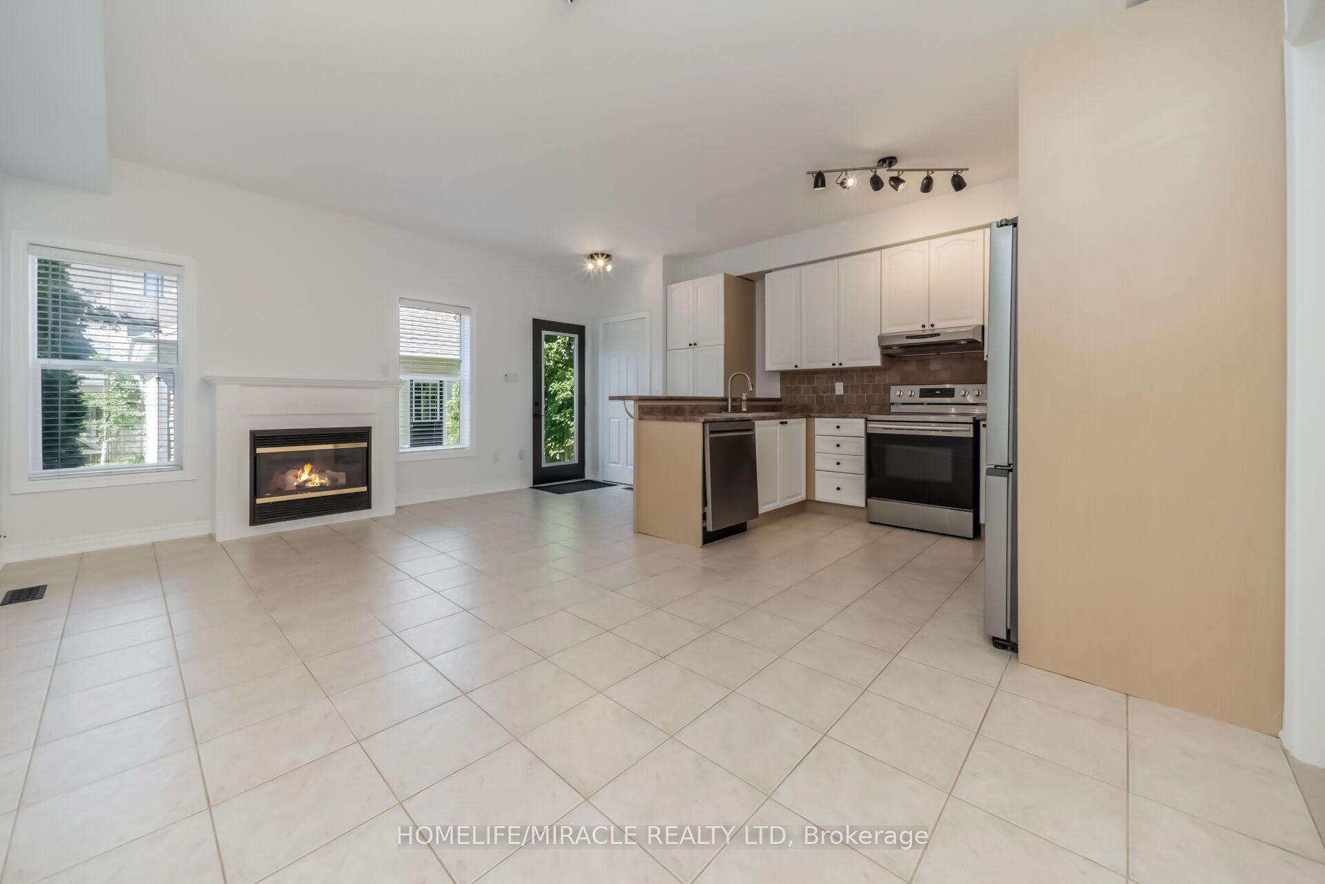 257 Gatwick Drive Property Photo 8
