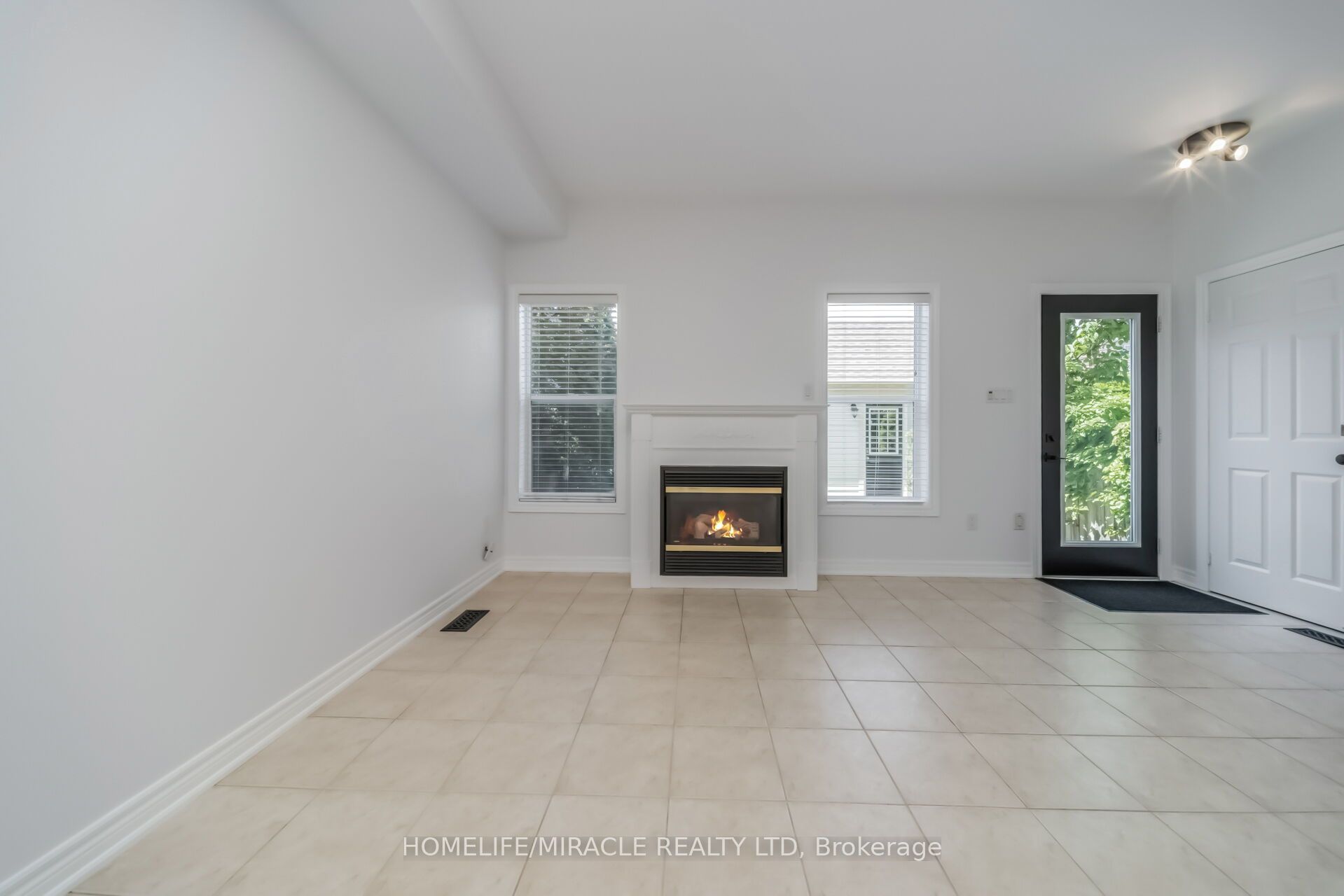 257 Gatwick Drive Property Photo 9