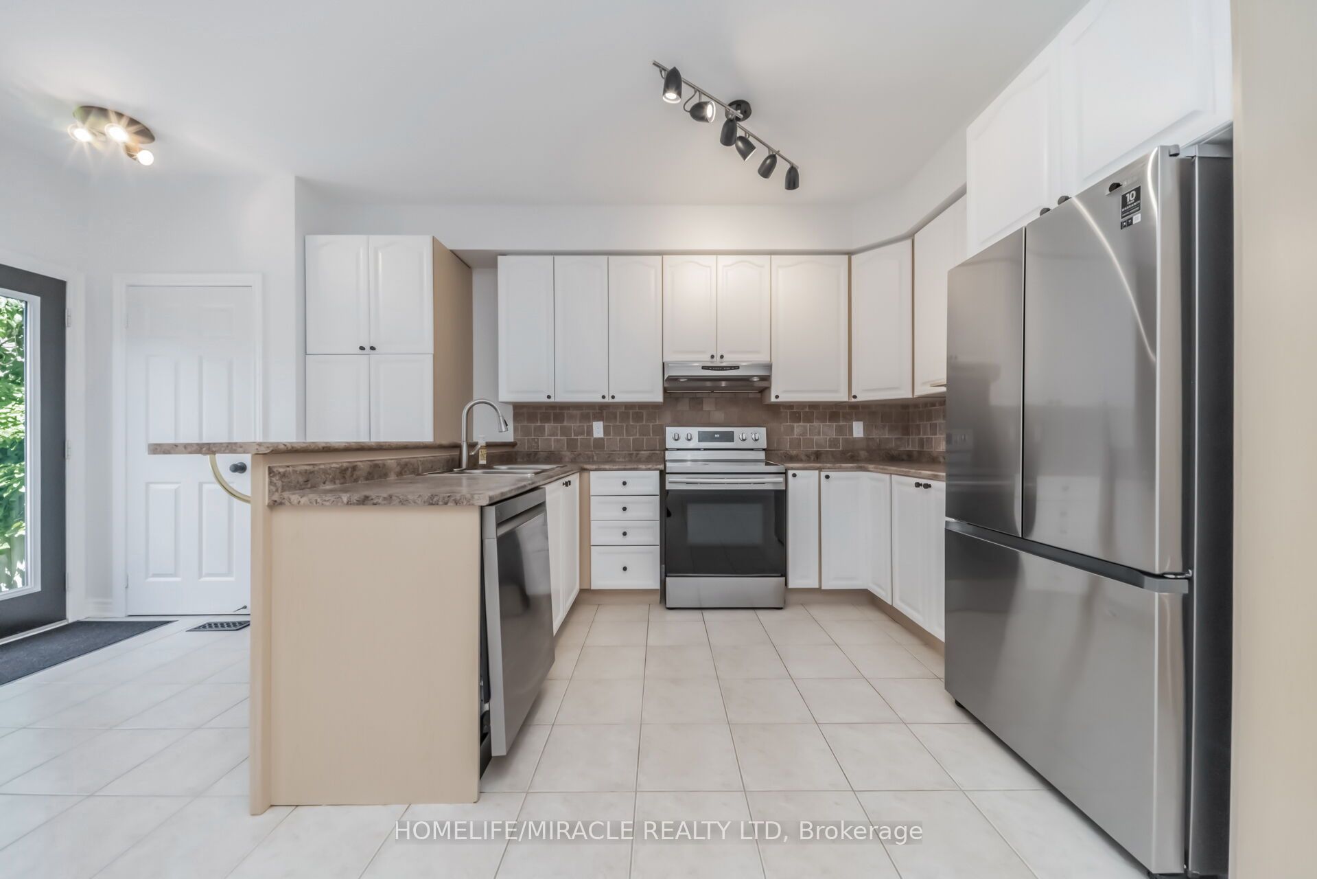 257 Gatwick Drive Property Photo 13