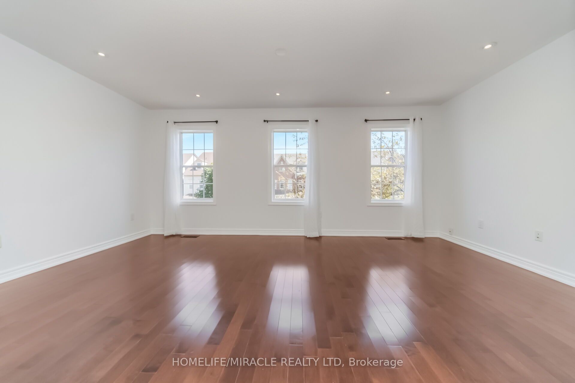 257 Gatwick Drive Property Photo 17