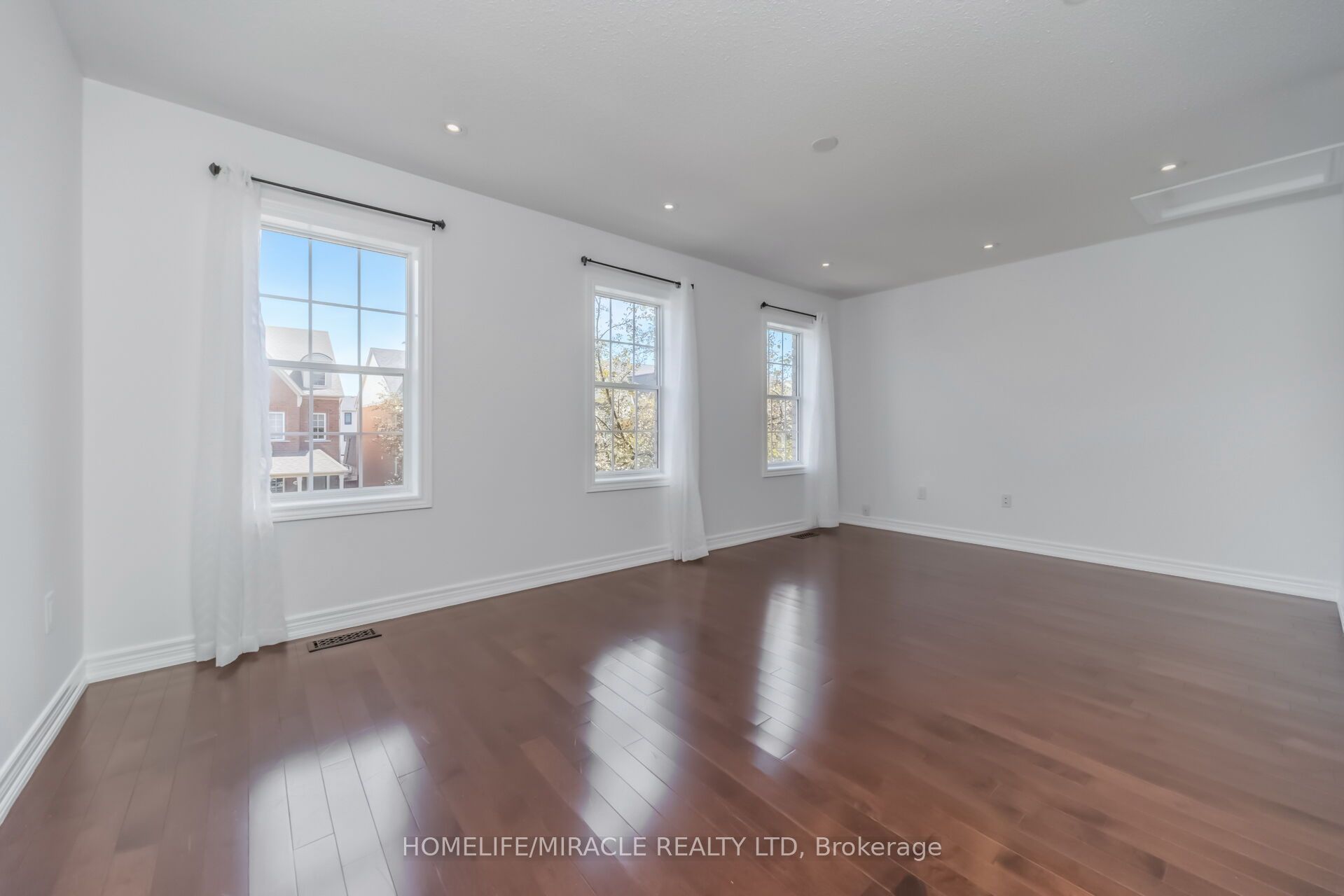 257 Gatwick Drive Property Photo 18