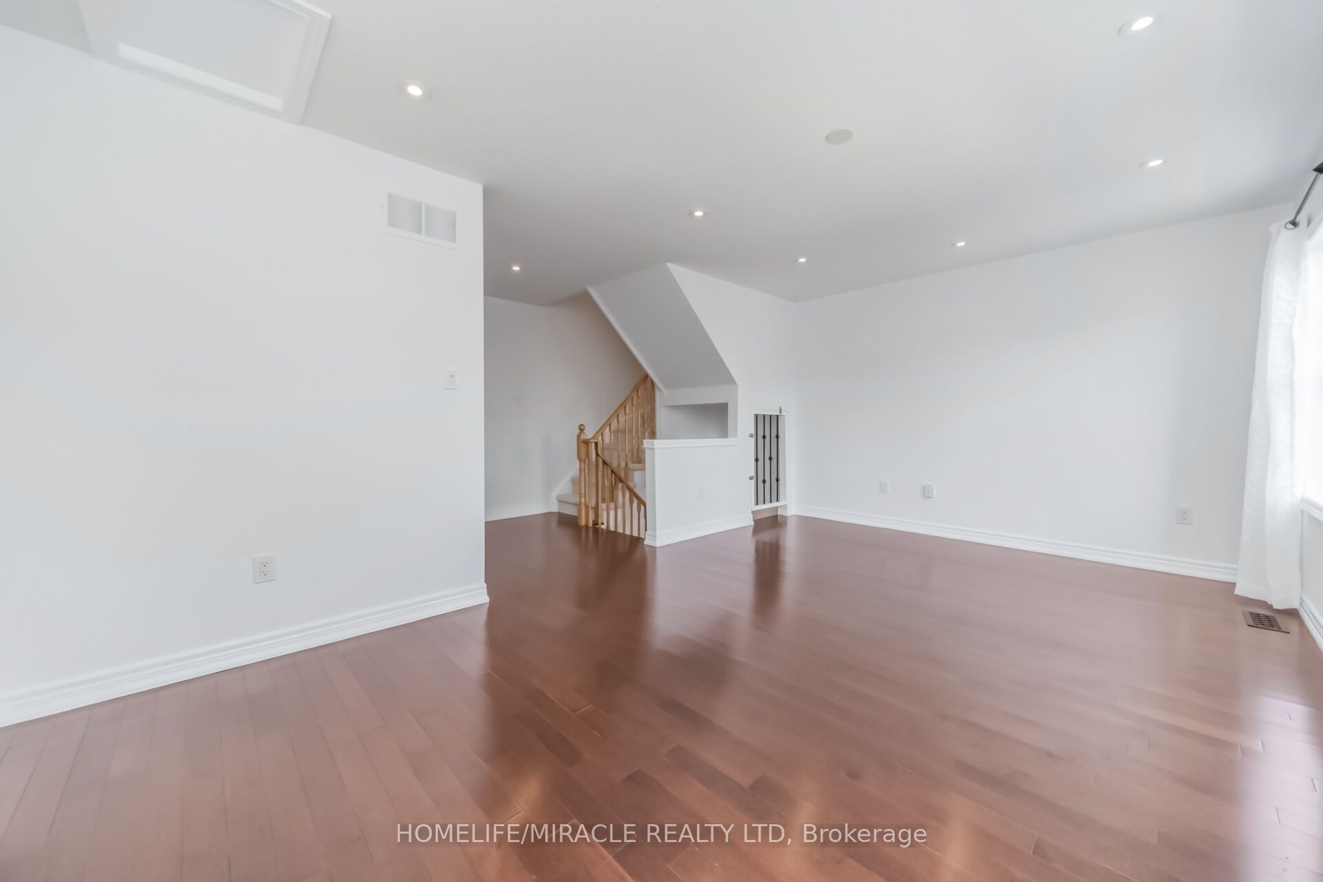 257 Gatwick Drive Property Photo 20