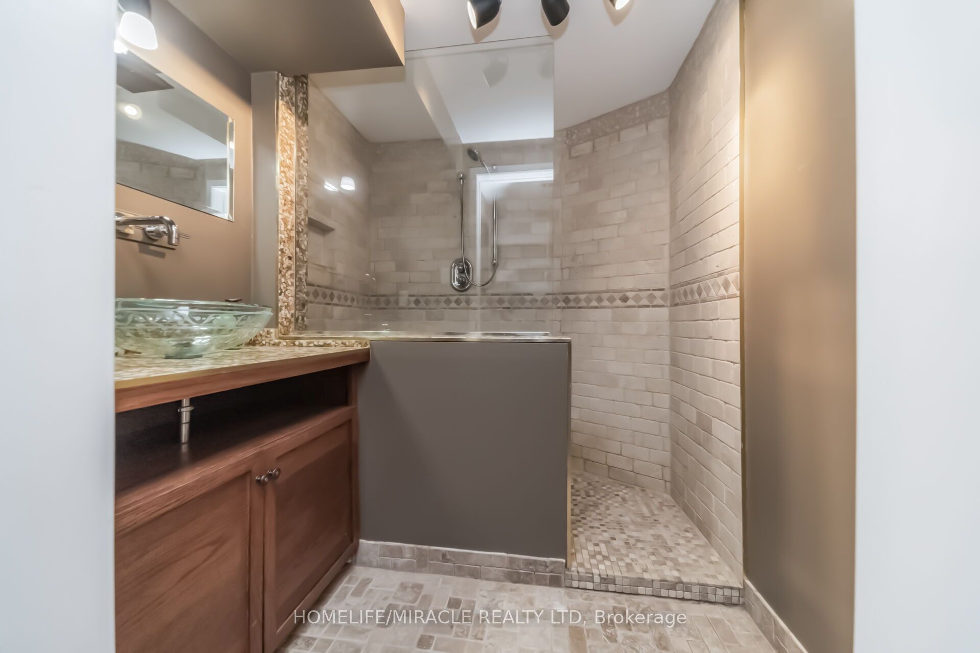 257 Gatwick Drive Property Photo 43