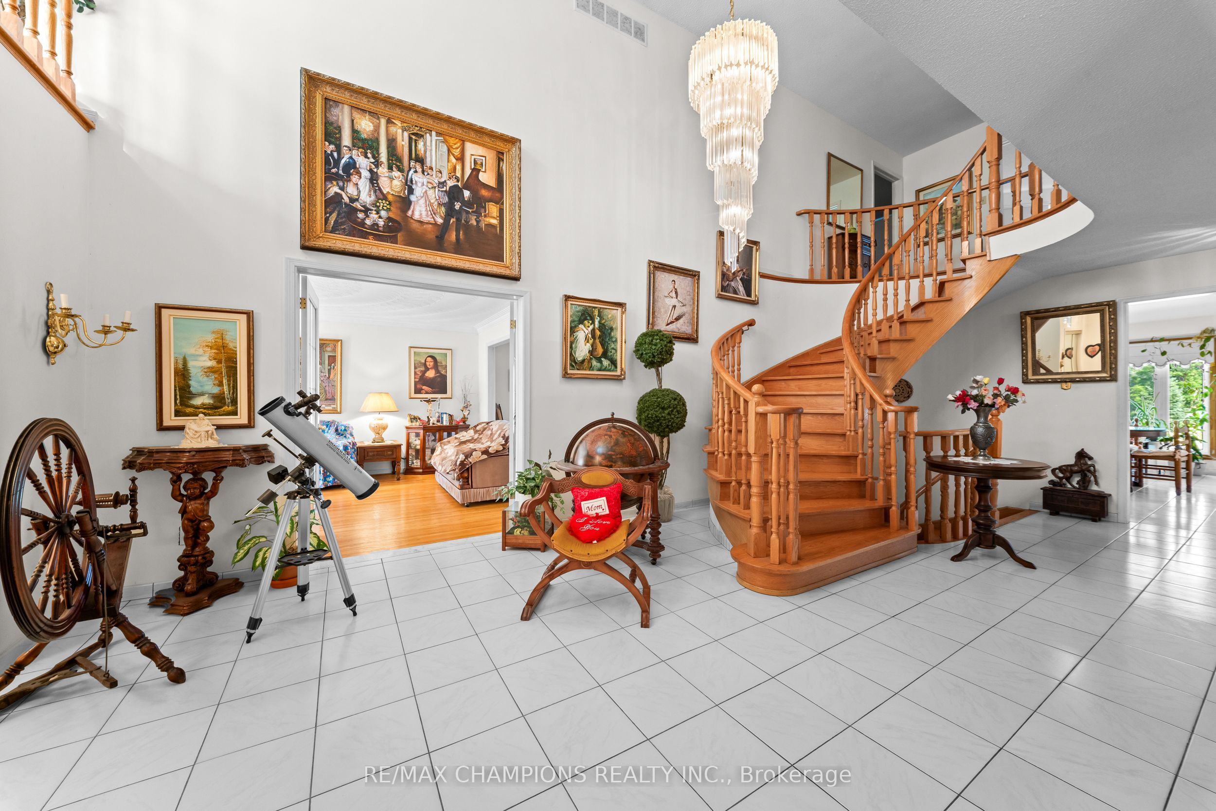 4047 Countryside Drive E Property Photo 8