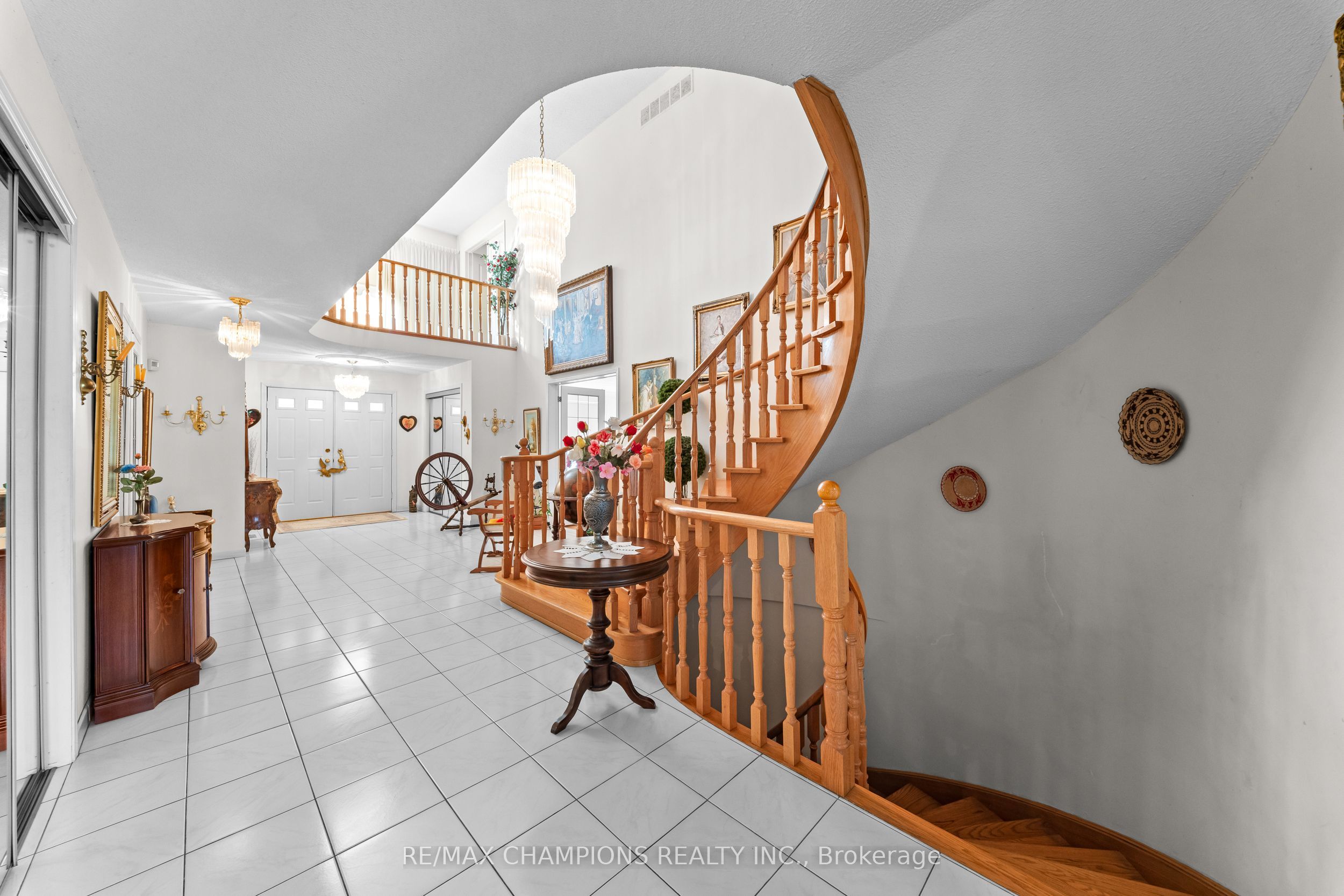4047 Countryside Drive E Property Photo 11