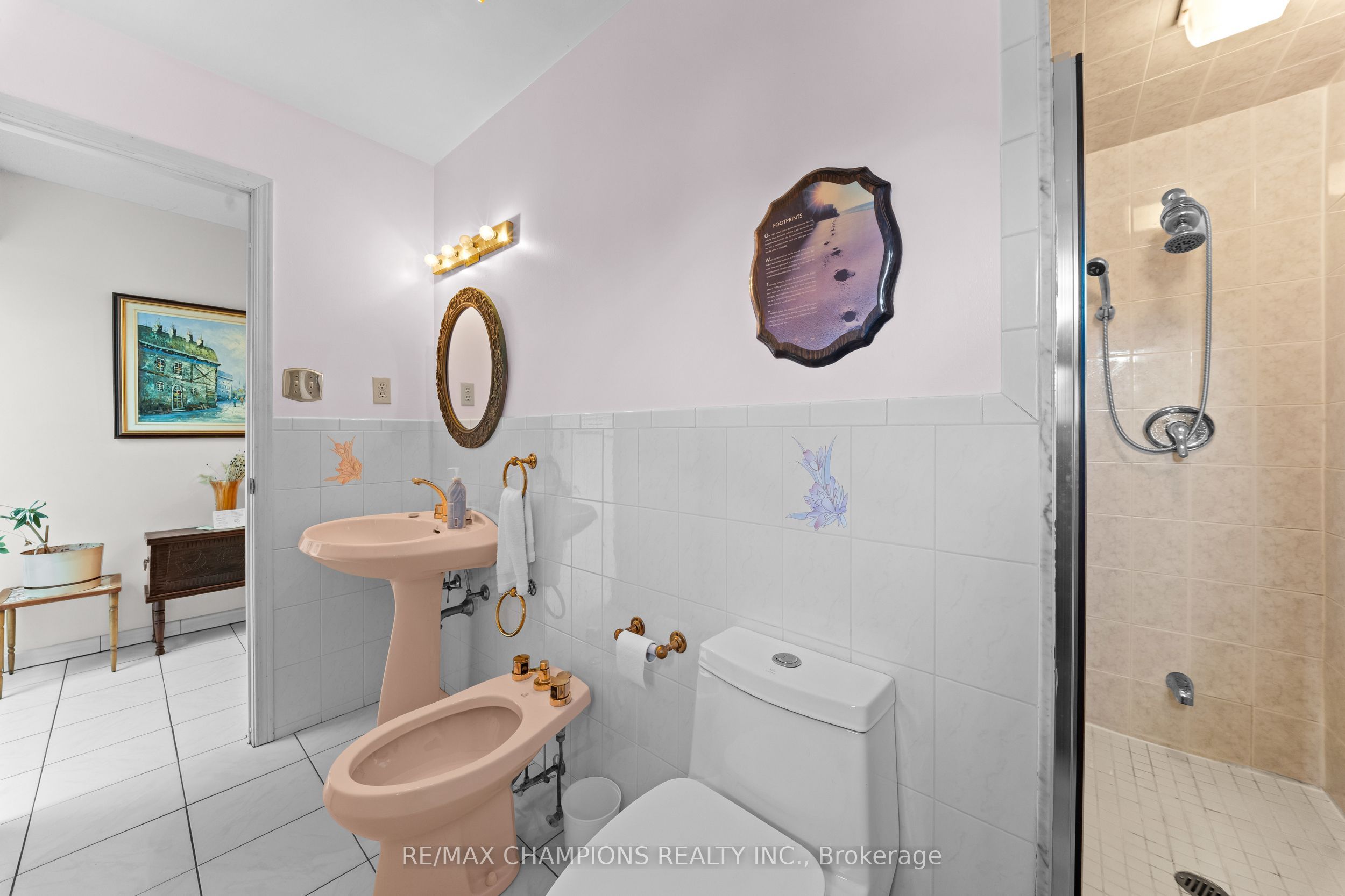 4047 Countryside Drive E Property Photo 23