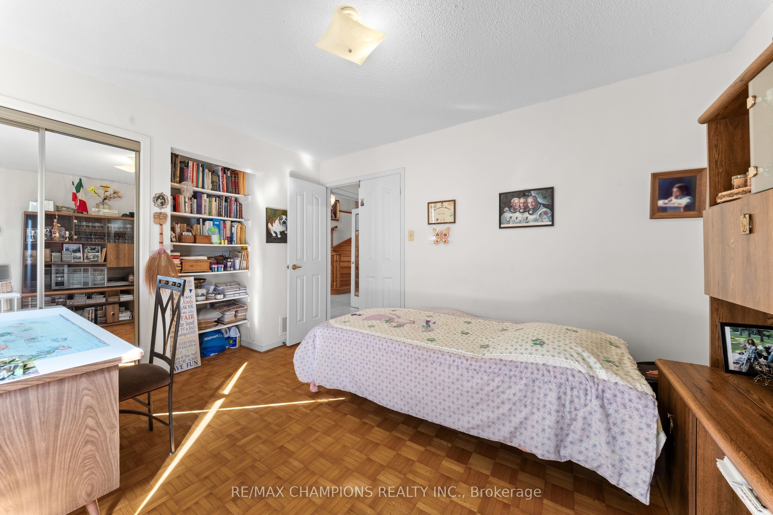 4047 Countryside Drive E Property Photo 25
