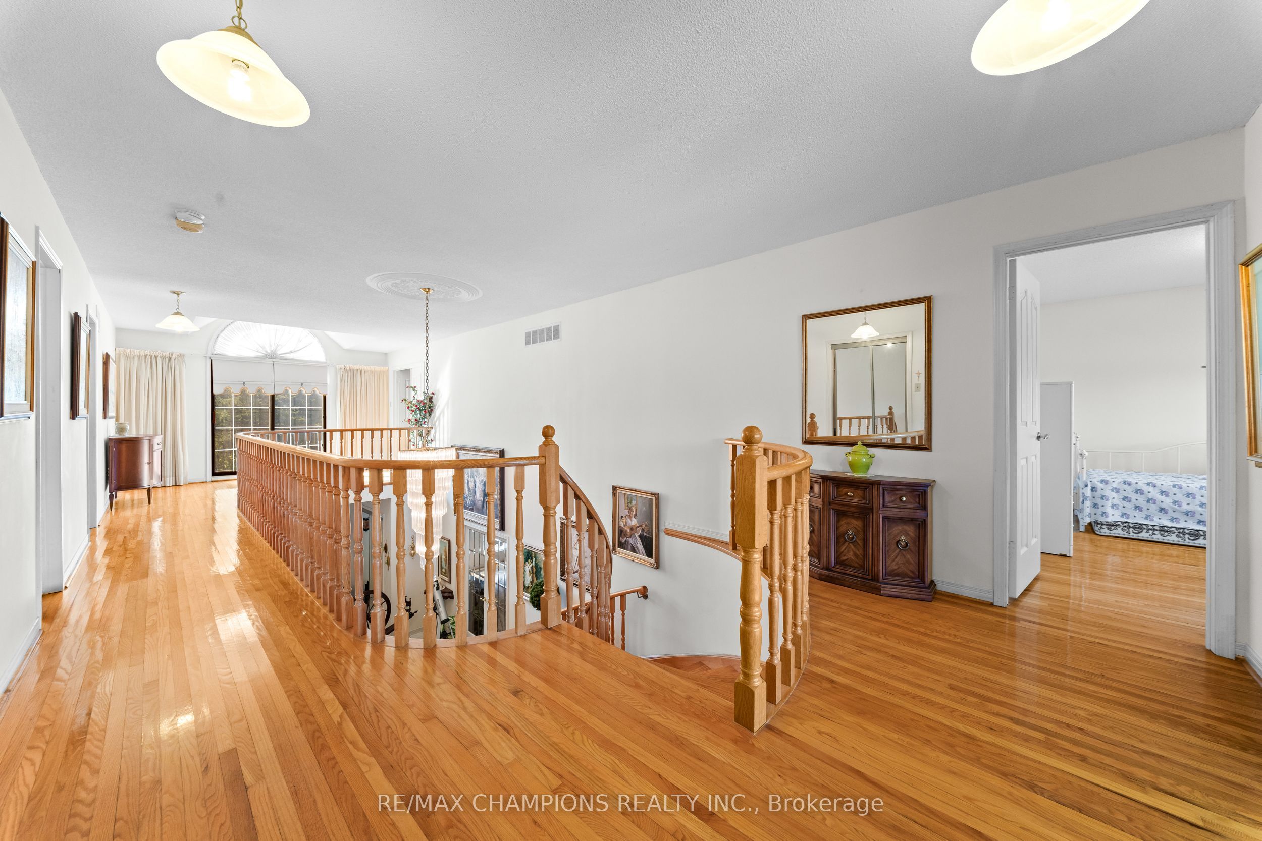 4047 Countryside Drive E Property Photo 26