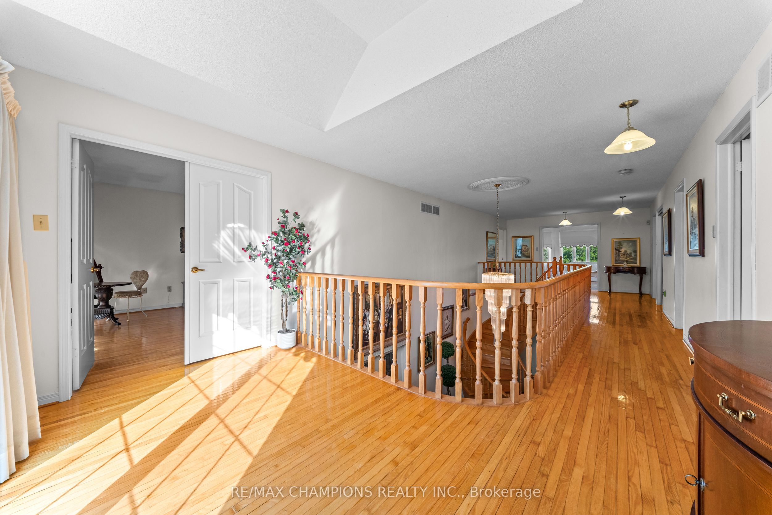 4047 Countryside Drive E Property Photo 27