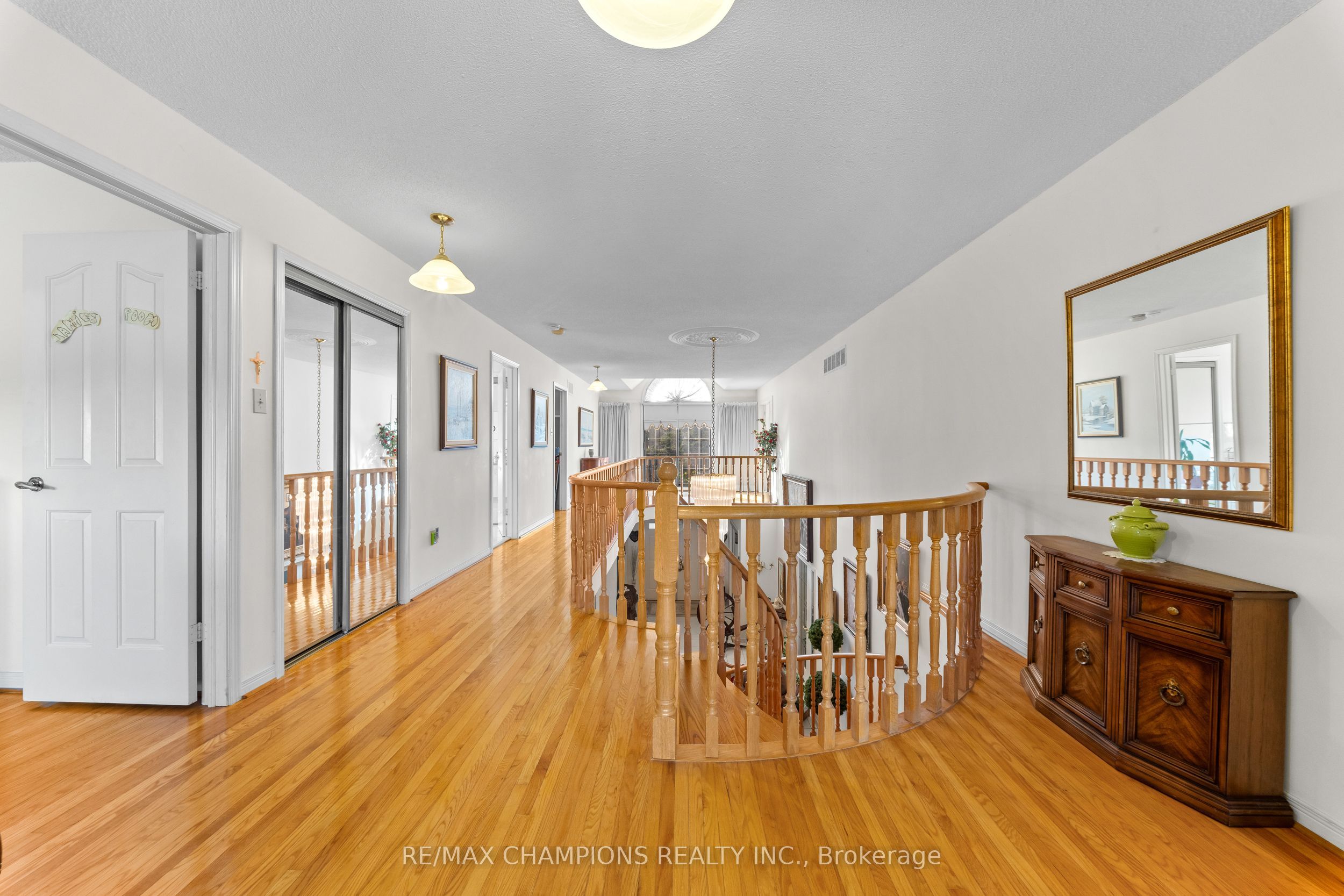 4047 Countryside Drive E Property Photo 28