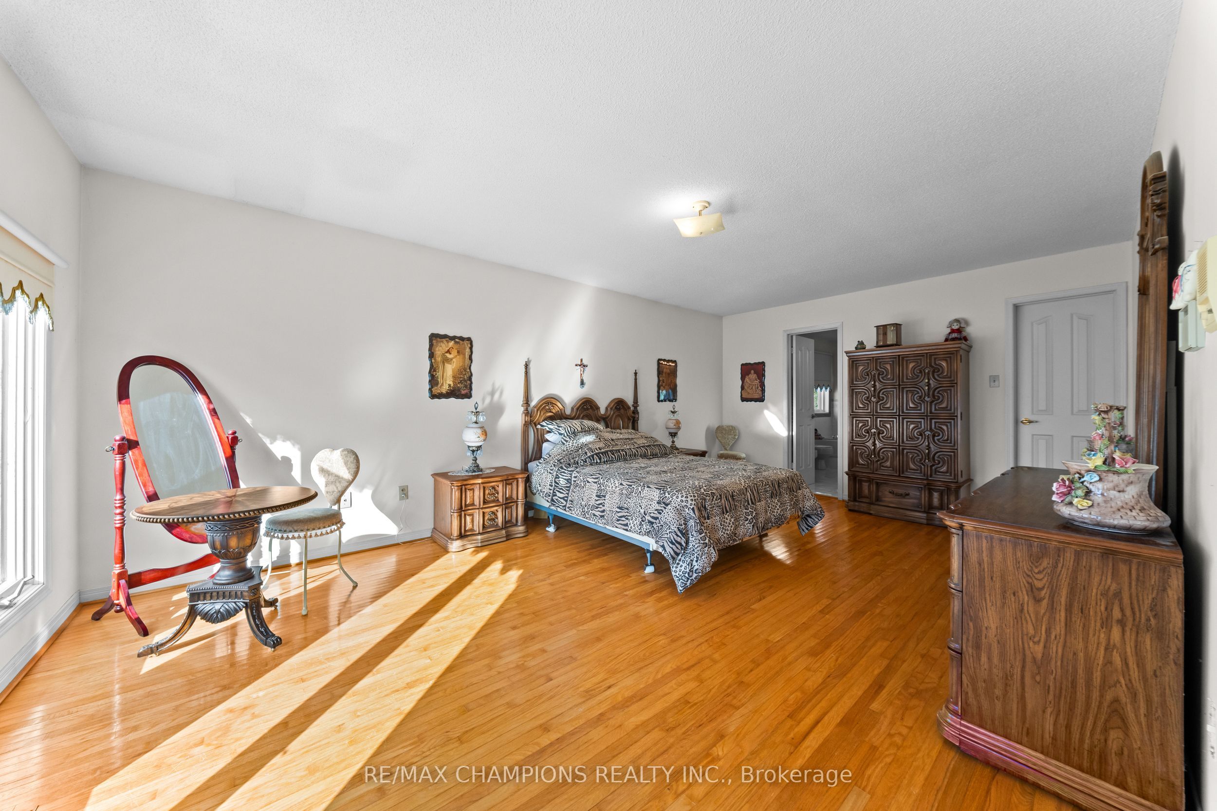 4047 Countryside Drive E Property Photo 29