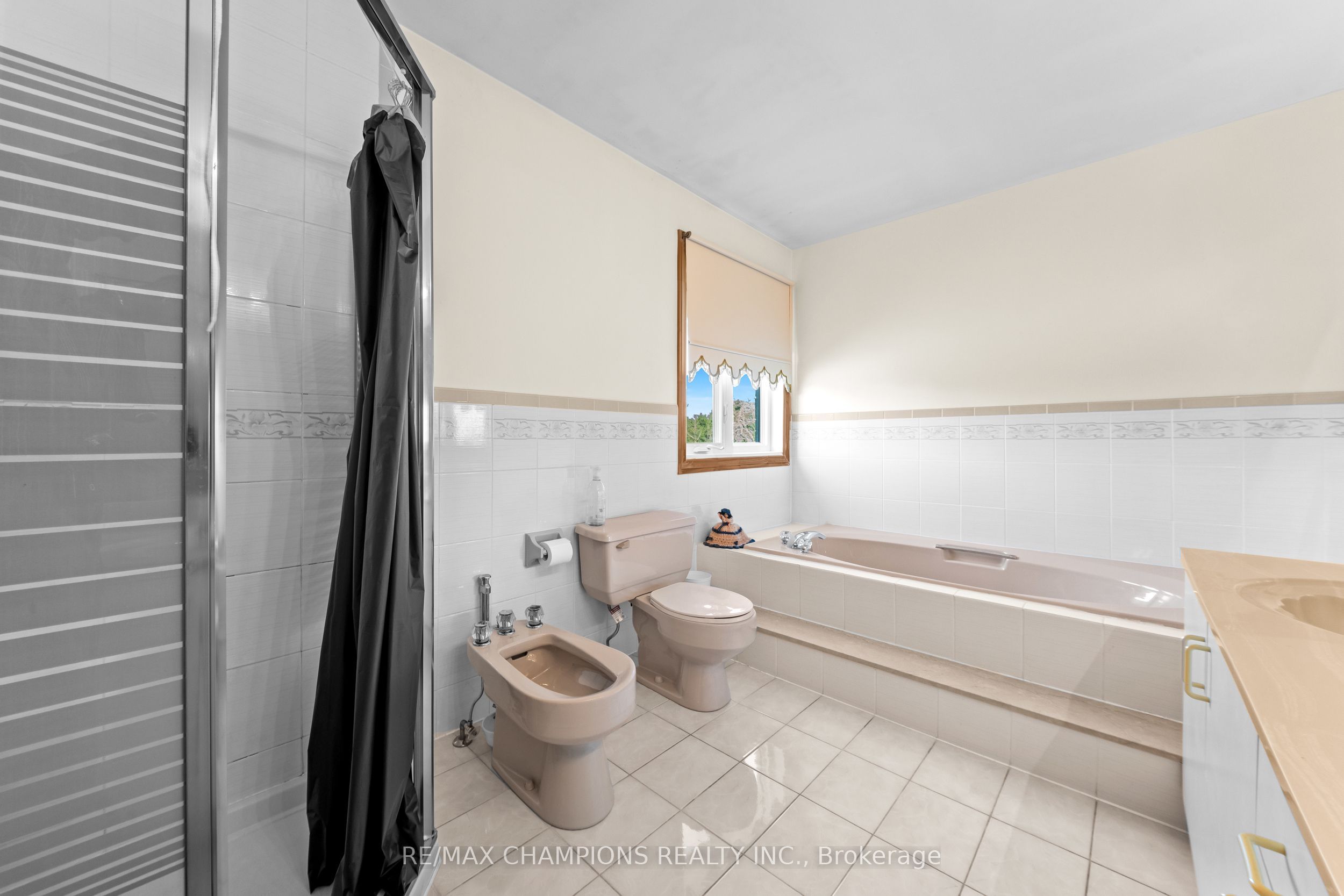 4047 Countryside Drive E Property Photo 32