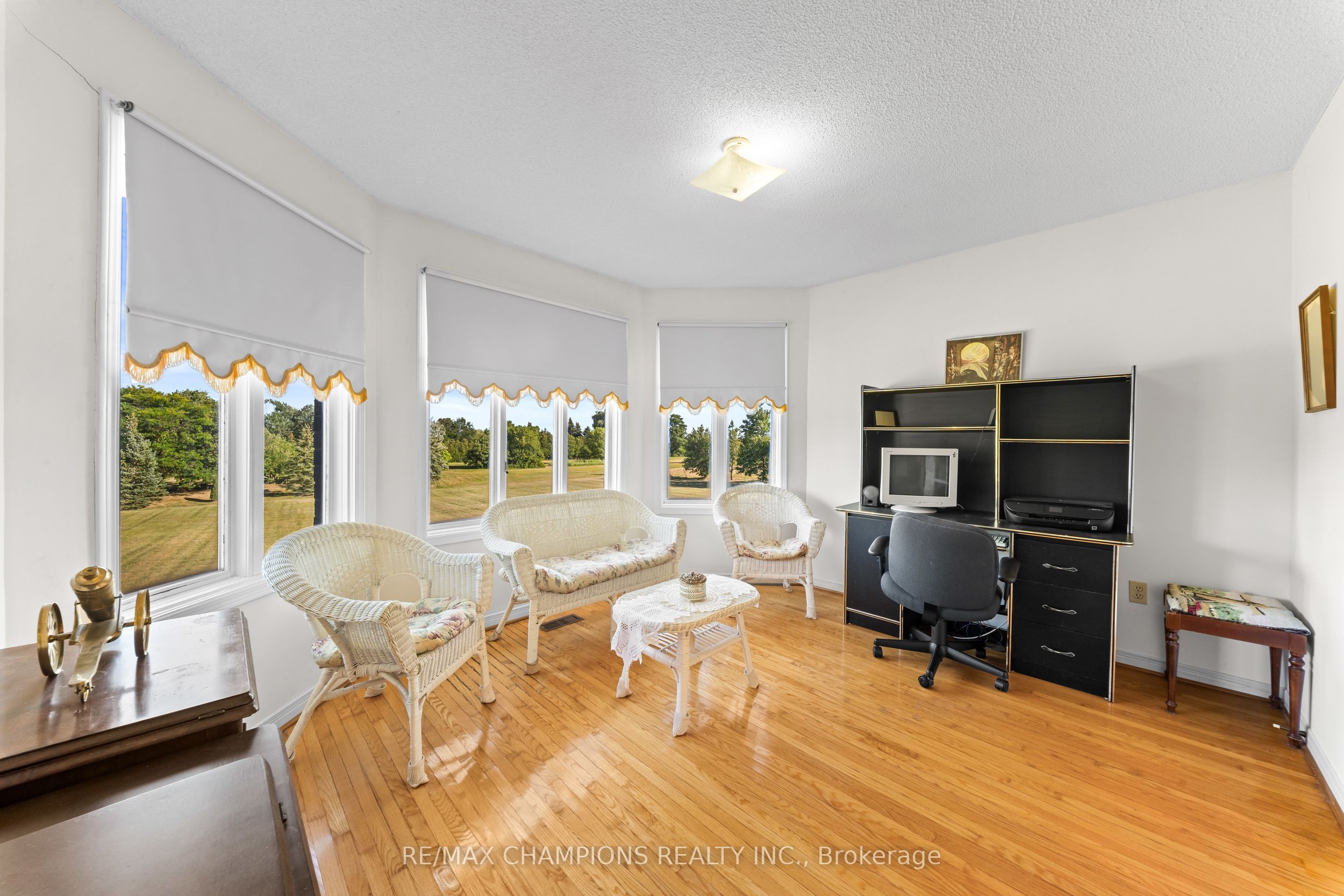 4047 Countryside Drive E Property Photo 36
