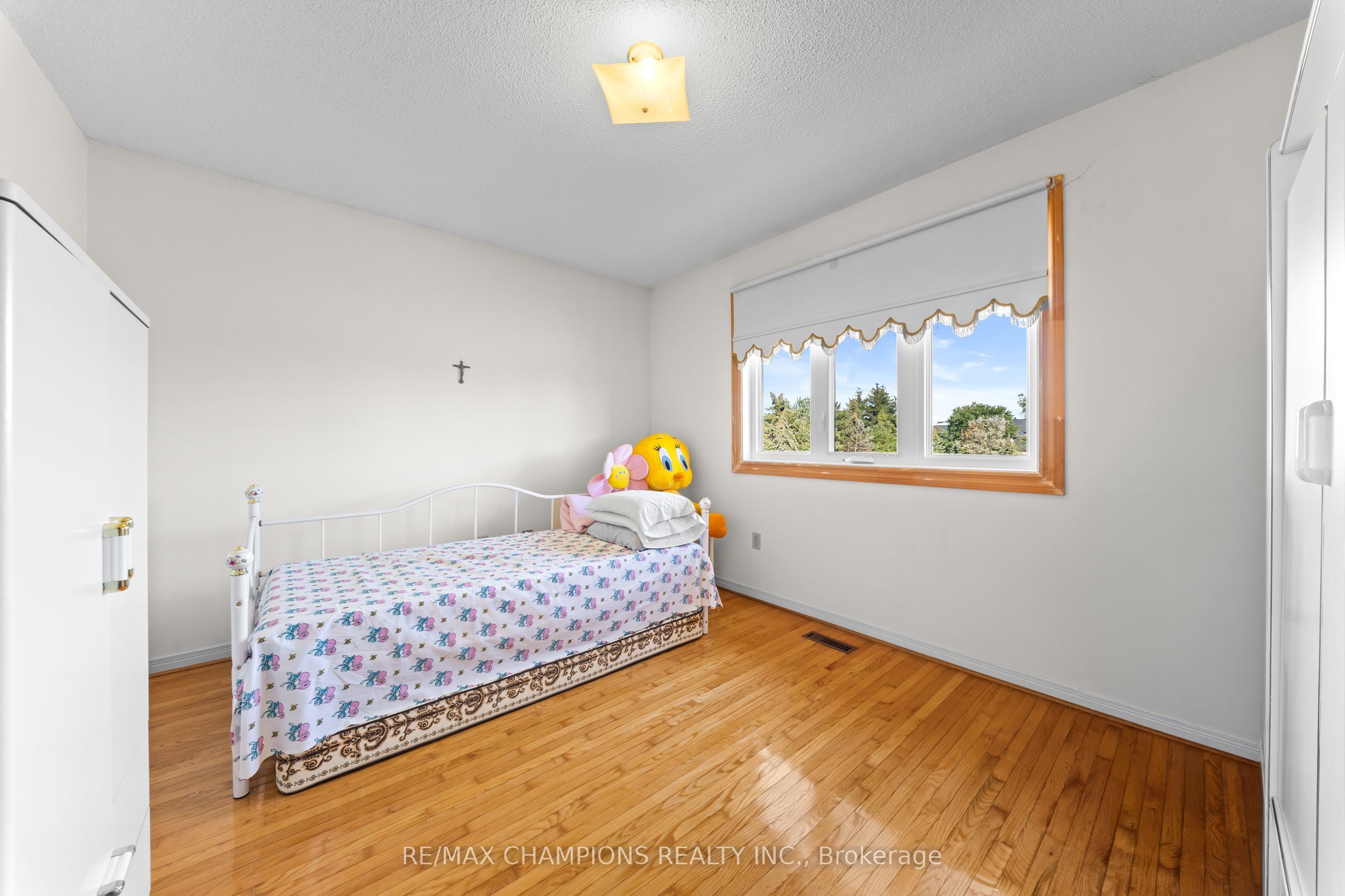 4047 Countryside Drive E Property Photo 37