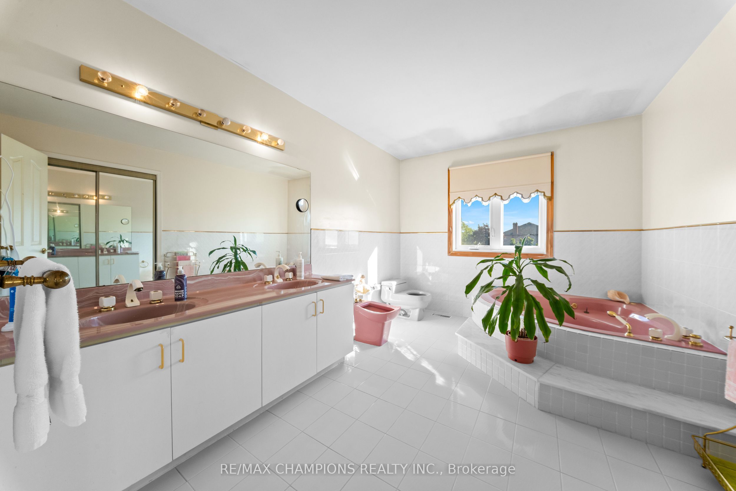 4047 Countryside Drive E Property Photo 39