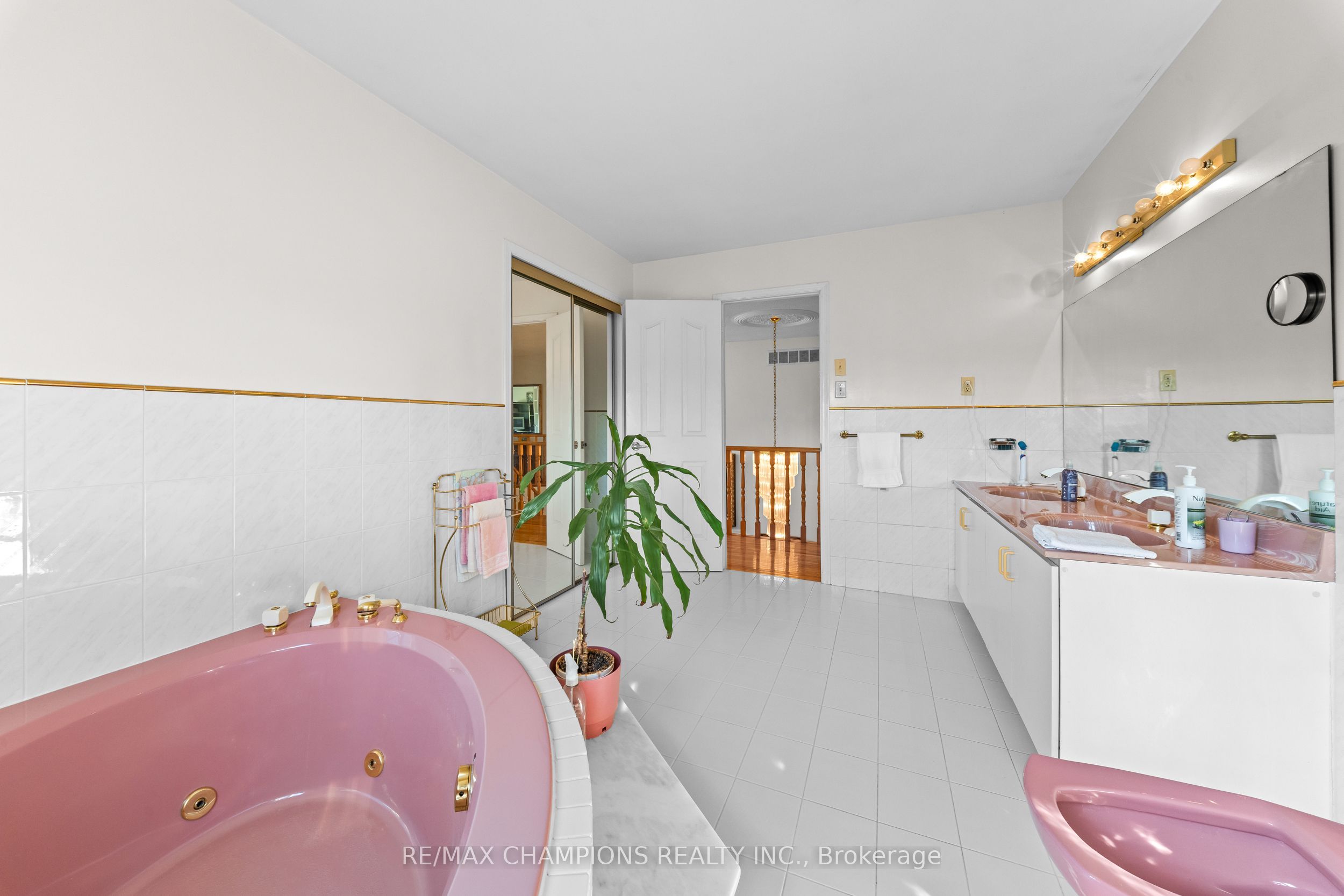 4047 Countryside Drive E Property Photo 40