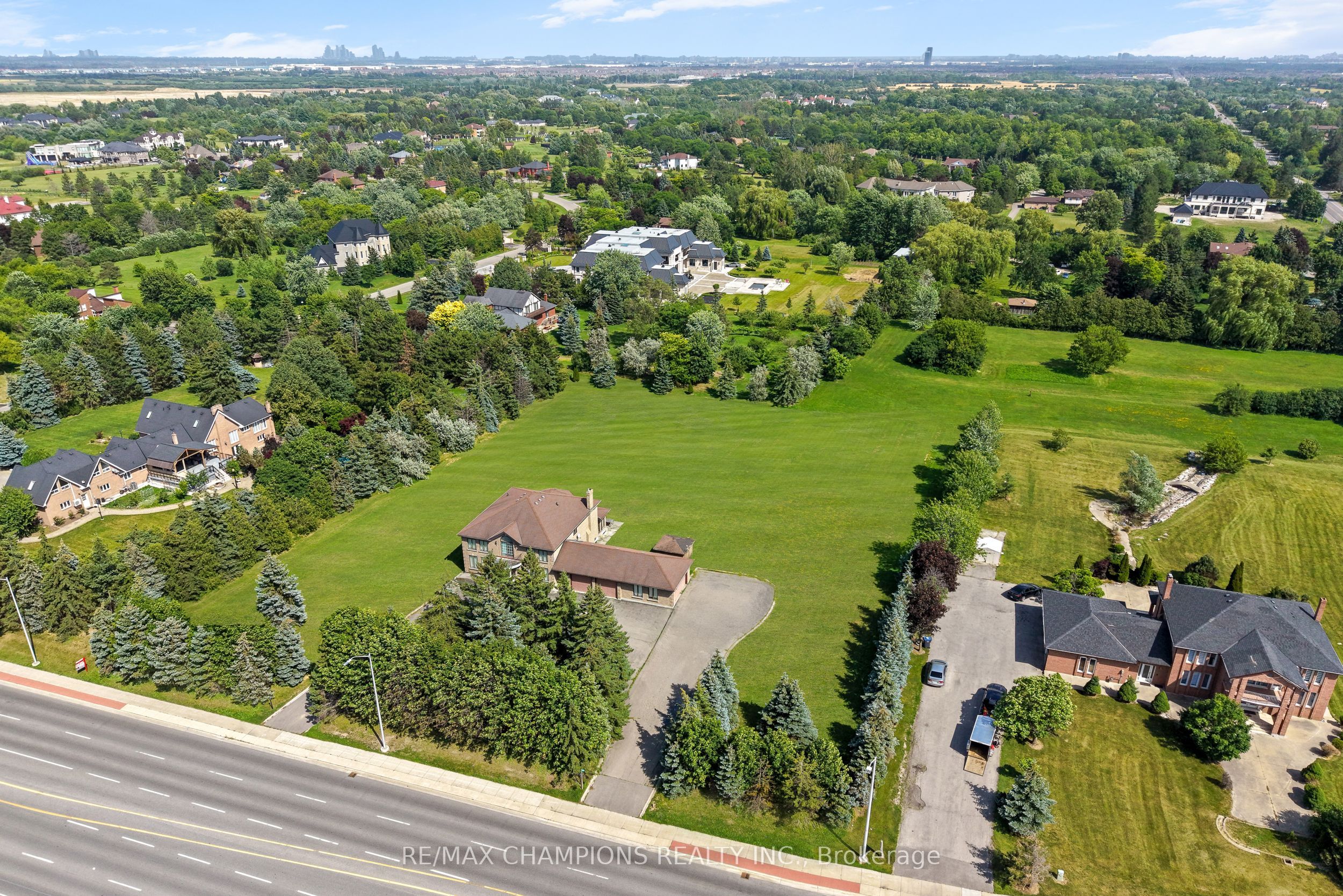 4047 Countryside Drive E Property Photo 42