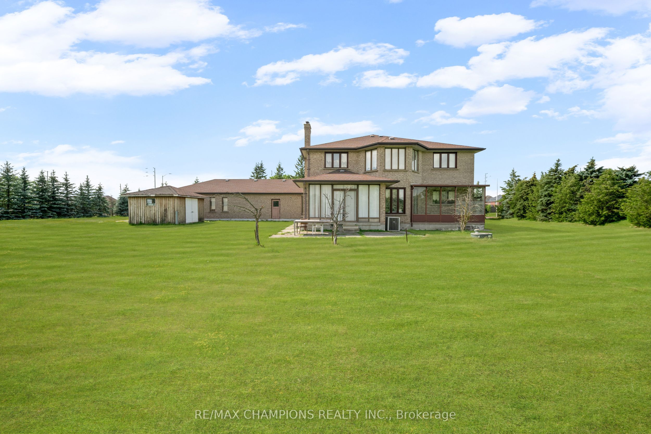 4047 Countryside Drive E Property Photo 45