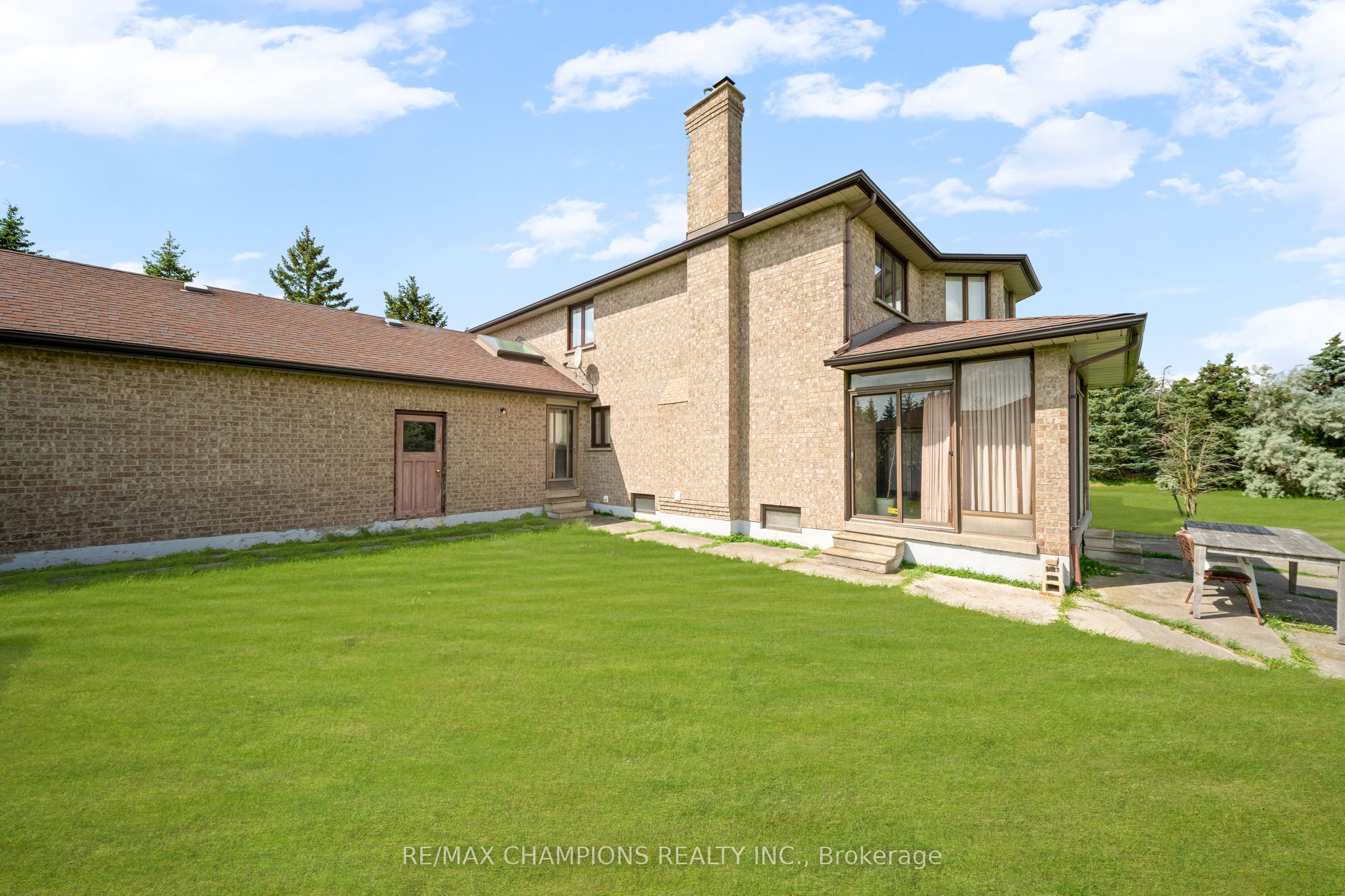 4047 Countryside Drive E Property Photo 46