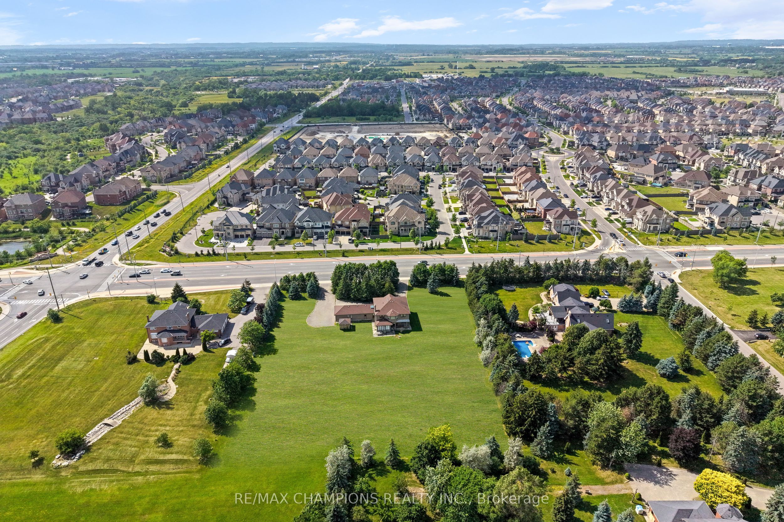 4047 Countryside Drive E Property Photo 47