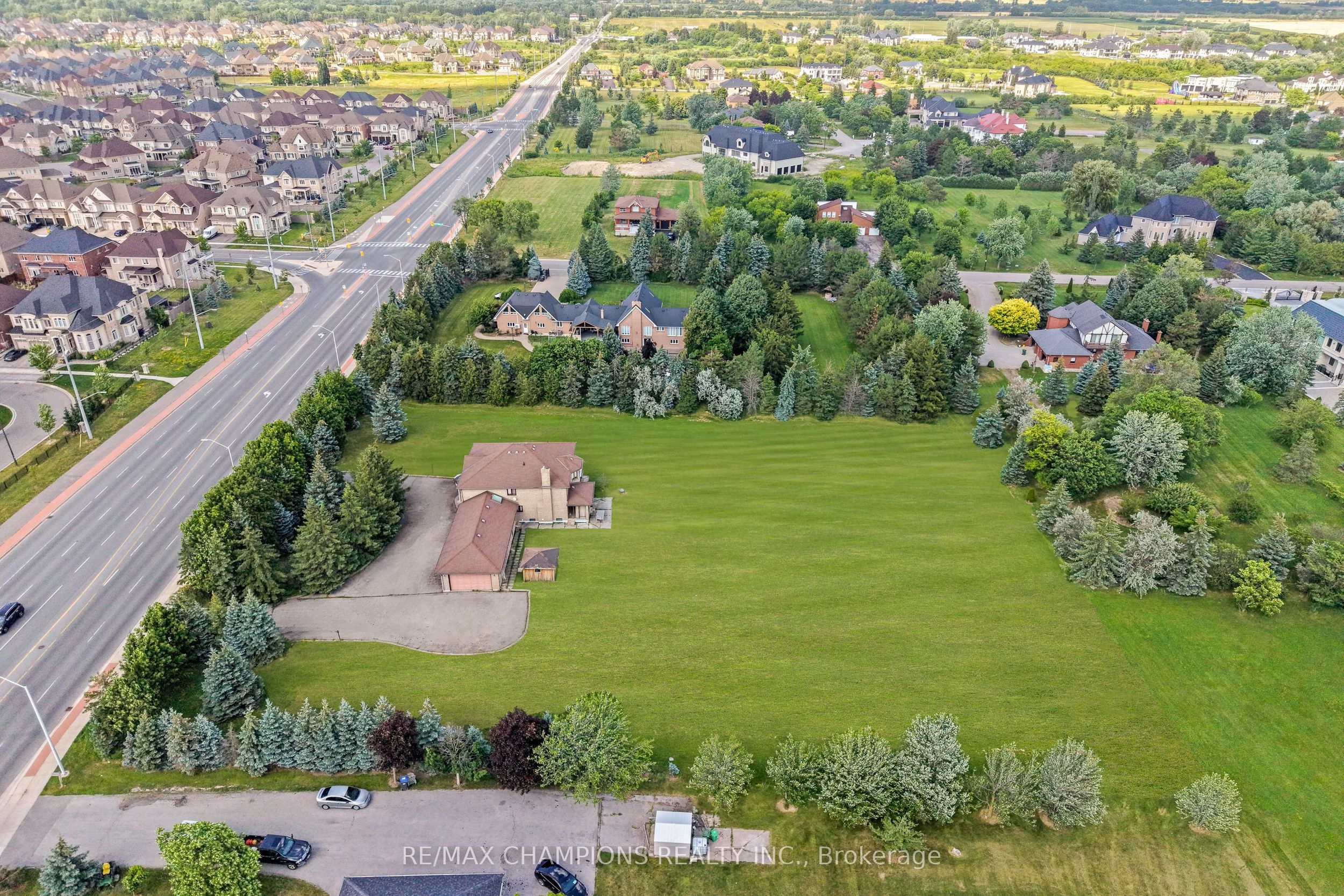 4047 Countryside Drive E Property Photo 48