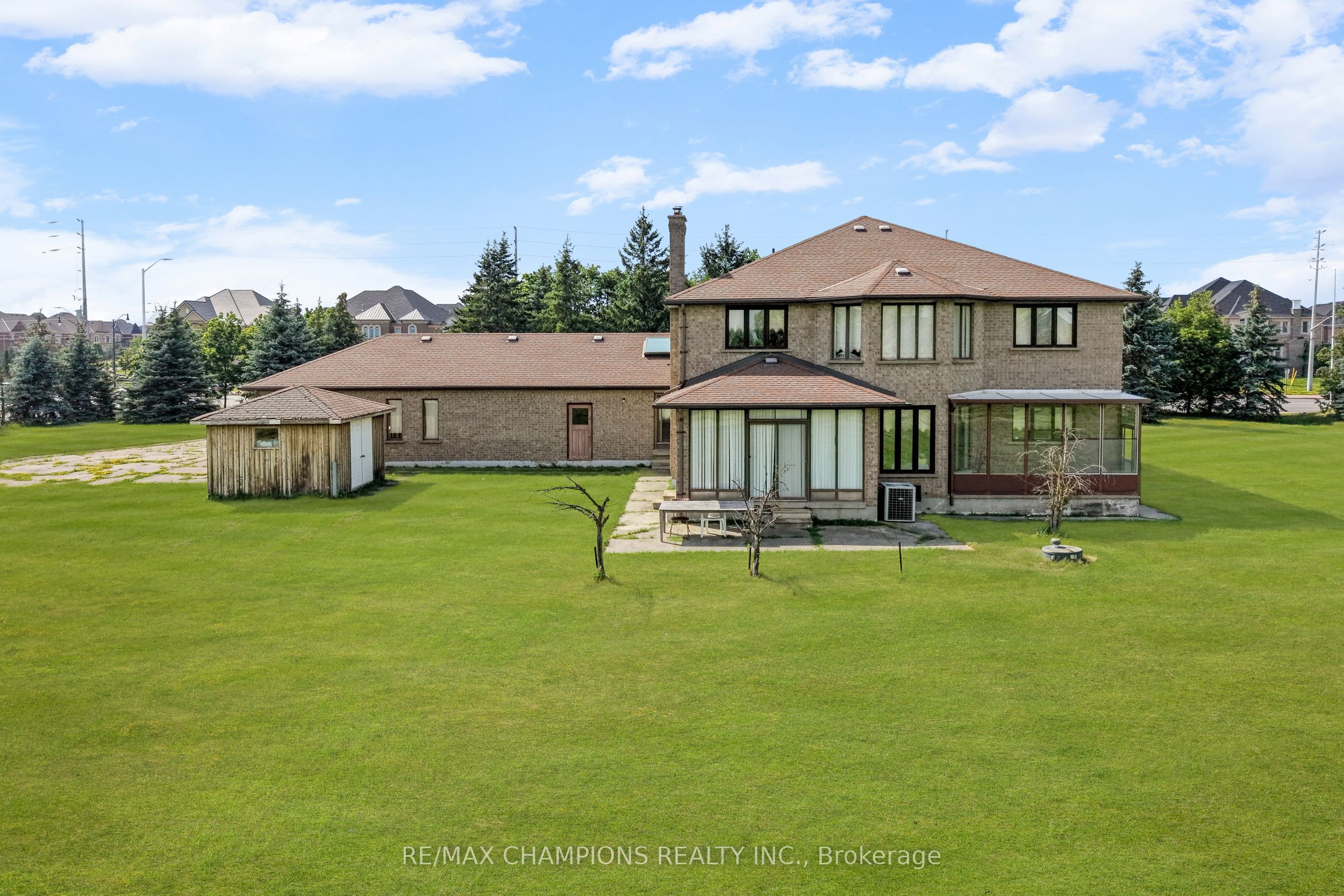 4047 Countryside Drive E Property Photo 49