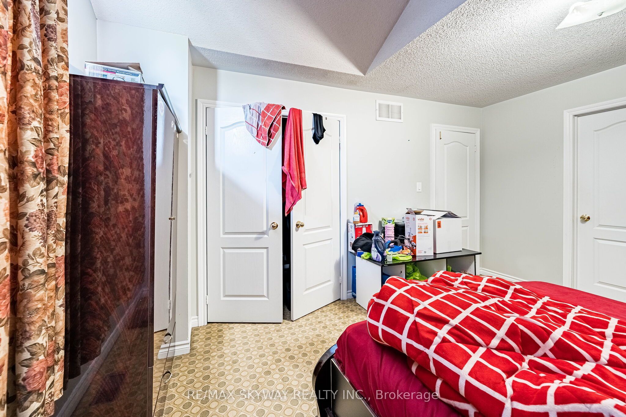 18 Long Meadow Road Property Photo 23