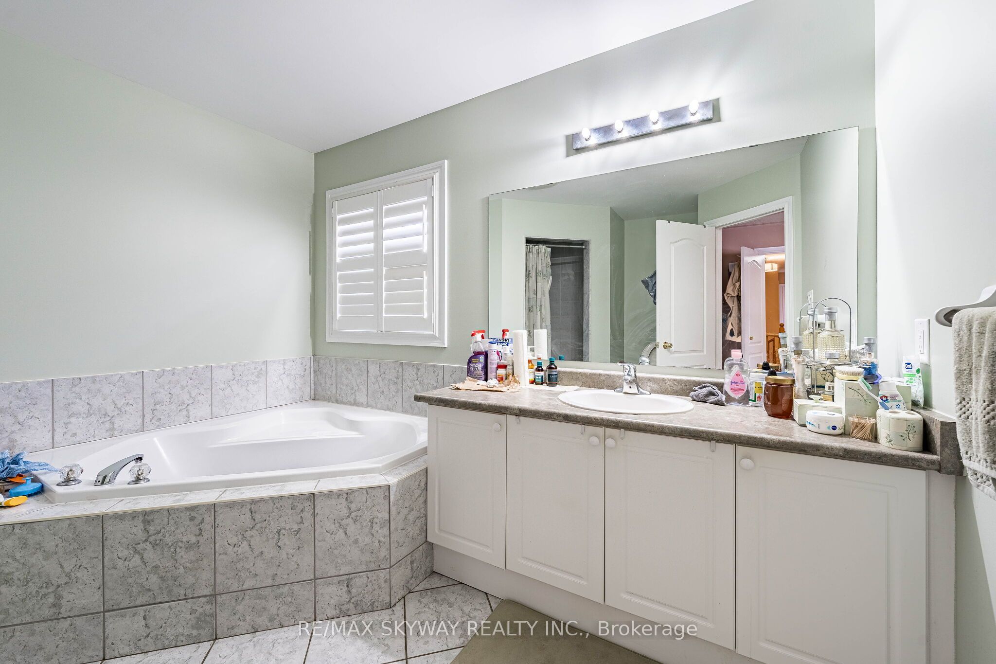 18 Long Meadow Road Property Photo 30