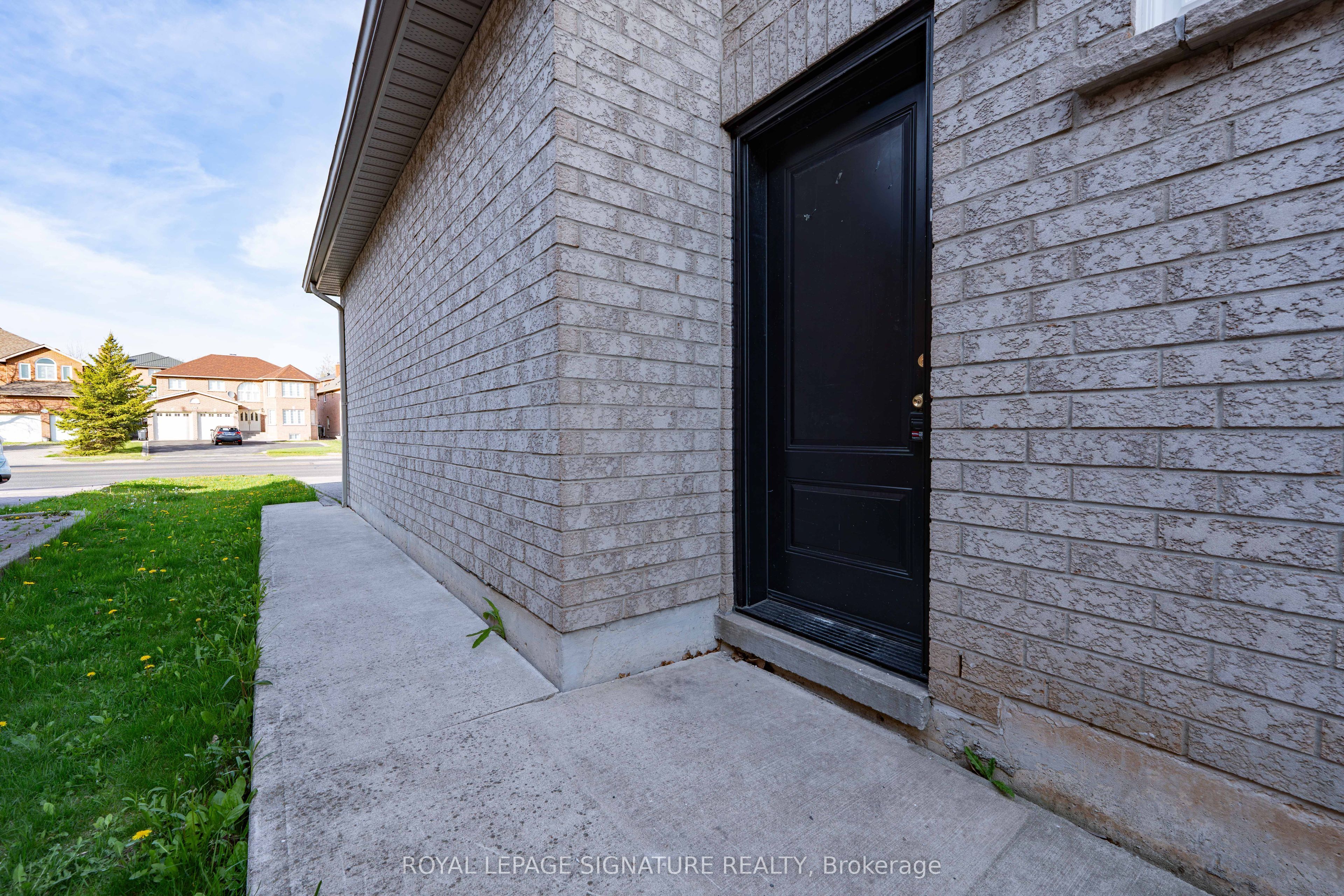 4742 Creditview Road Property Photo 3